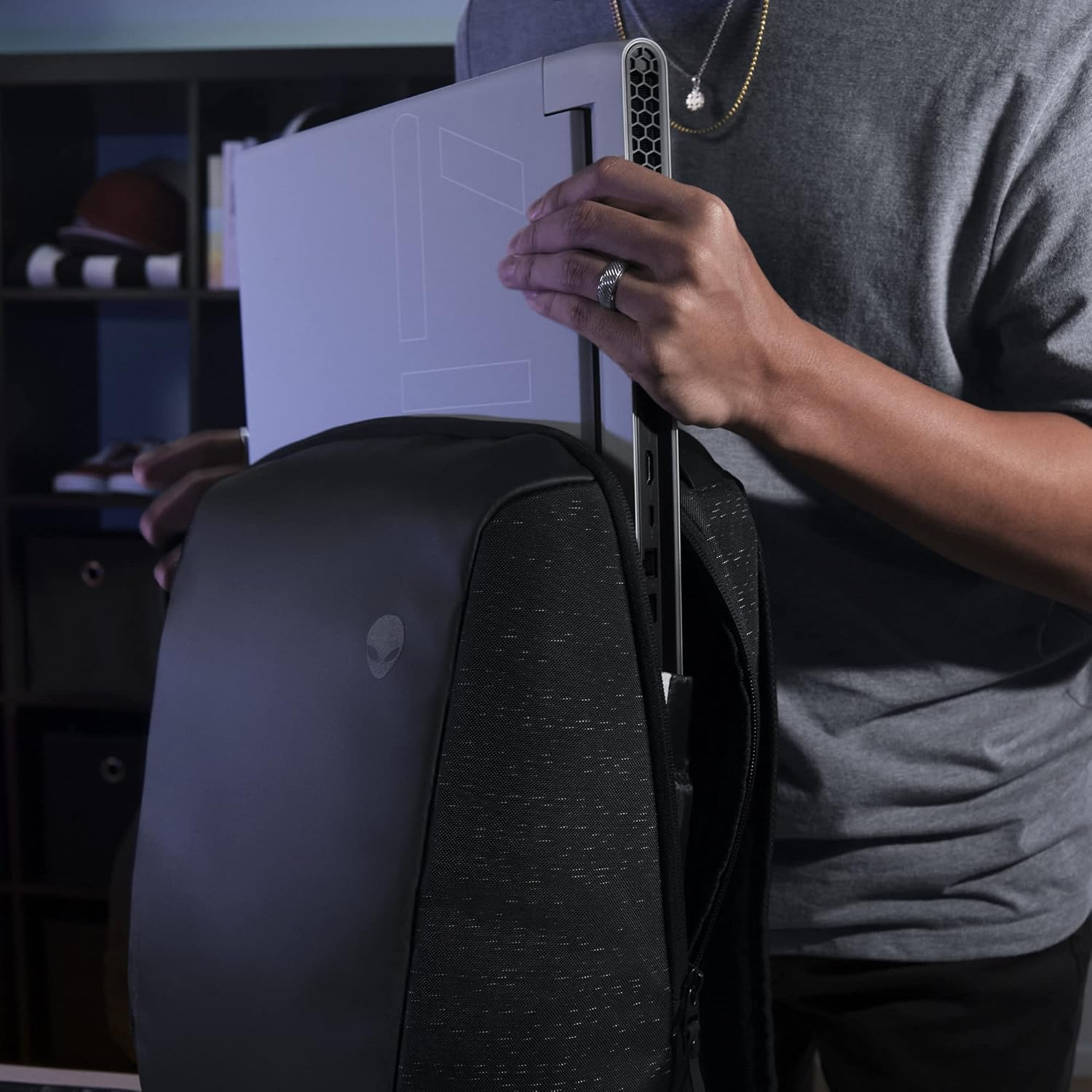 Alienware 15-Inch/17-Inch Horizon Backpack image number 5