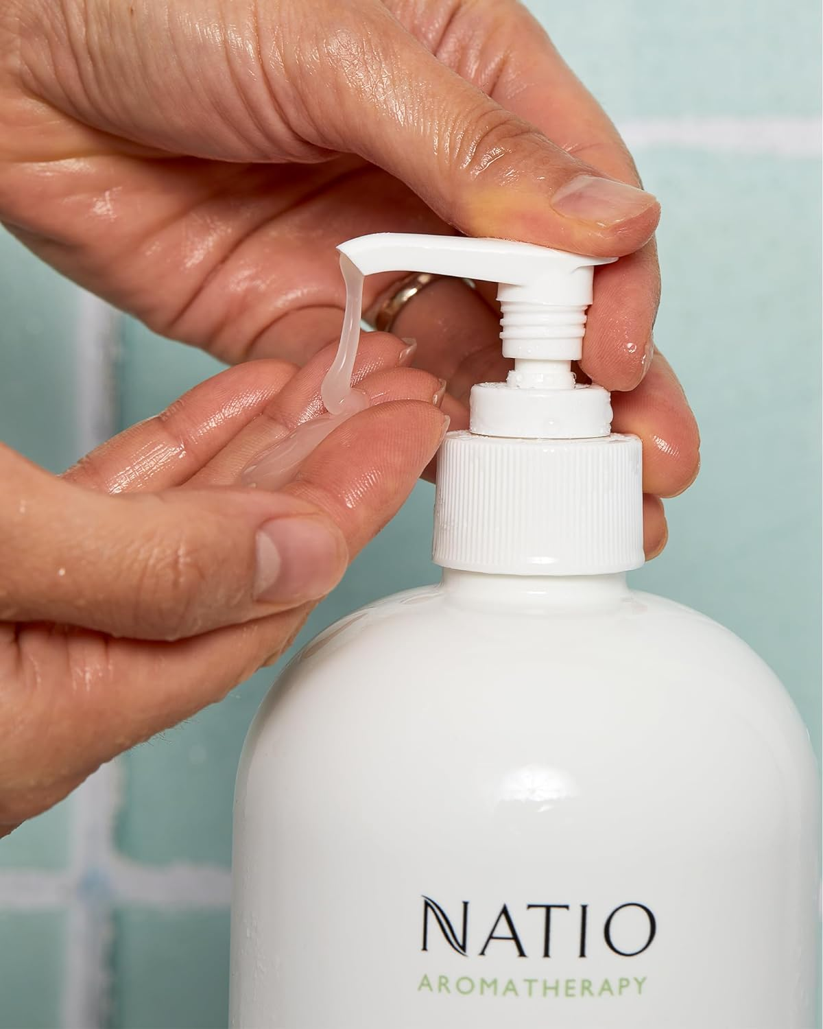 Natio Australia Aromatherapy Extra Gentle Everyday Shampoo 1000Ml/1L - Daily Nourishing & Cleansing Shampoo - Removes Excess Oil from Scalp - Aloe Vera & Green Tea - Suitable for All Hair Types - Vegan Friendly - Made in Australia image number 4