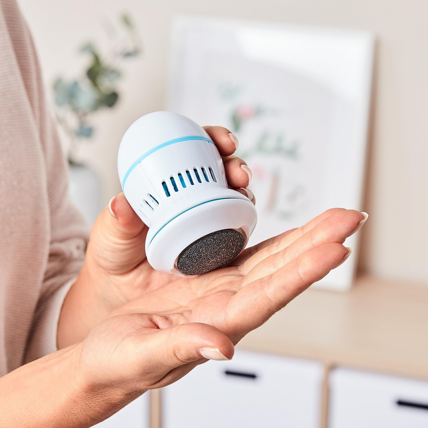 3 PAGEN Electric Callus Remover with 2 Attachments & 2 Speed Levels - Foot Care Device & Pedicure Kit for Callus Removal - Gentle & Clean - Includes Collection Container - Battery Operated image number 5