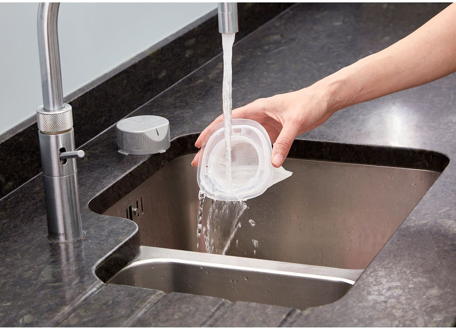 BLACK+DECKER 3.6V Lithium-Ion Cordless Dustbuster with Accessories image number 6