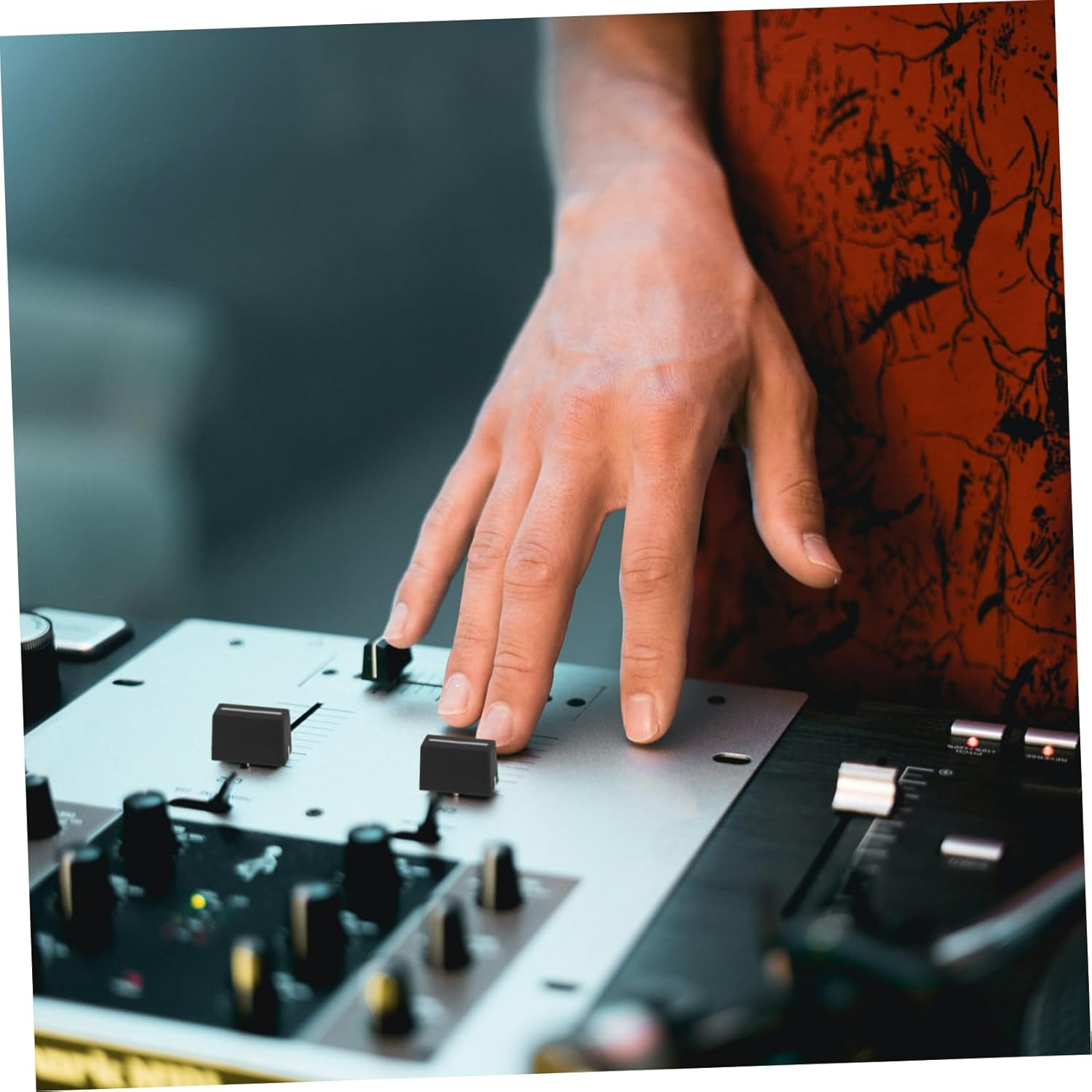 GLSTOY 5Pcs Replacement Fader Slide Knobs for Sound Console Flat Push Knobs Shafts DIY Kit for Mixers - Assorted Color image number 4