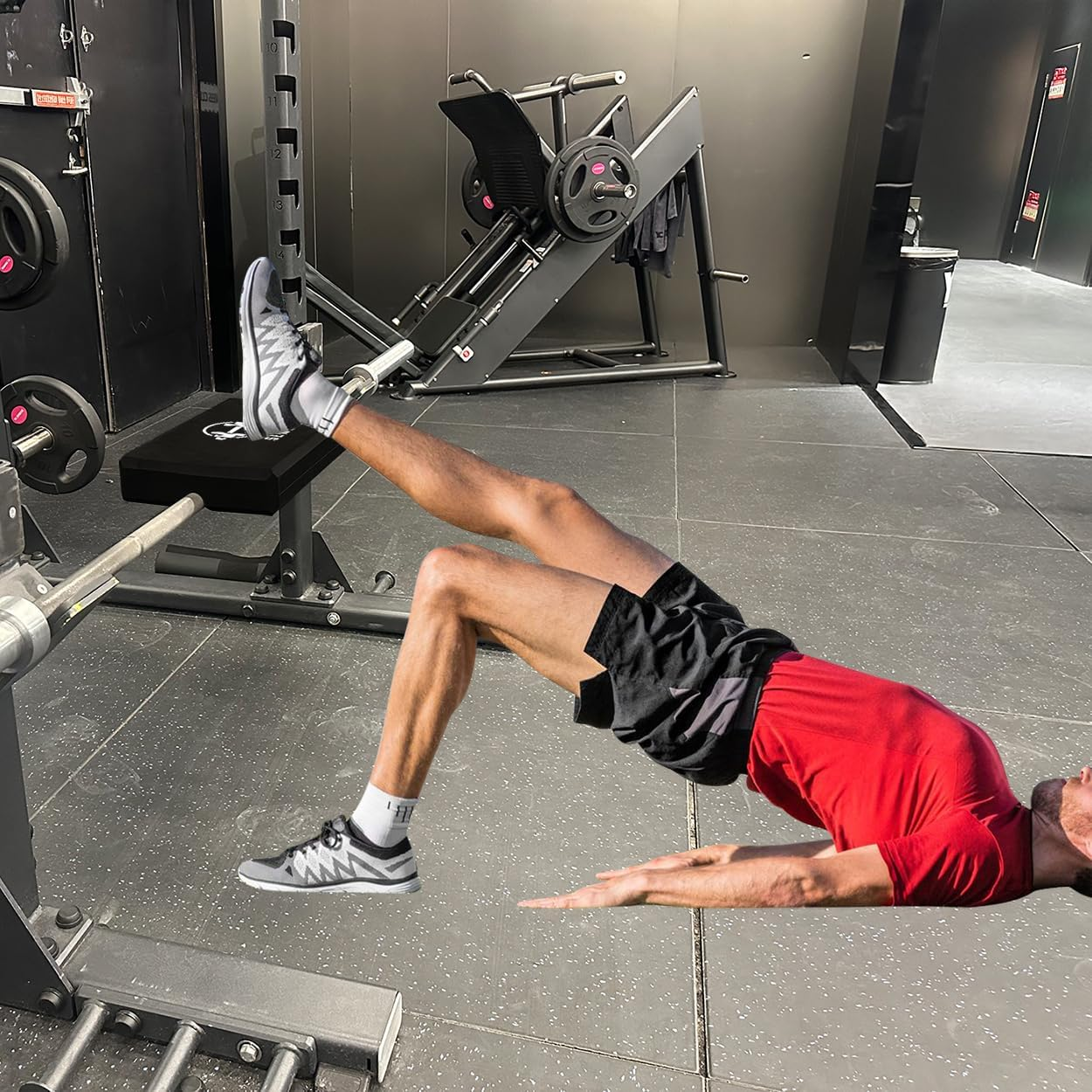 SEWD Turns Any Squat Rack into Hip Thrust Machine Hip Thrust Bench Back Pad Fits Olympic Barbell Bar Multifunctional Workout Pad for Hip Thrust, Bench Press, Plank, Glute Bridge and Push Ups. image number 5