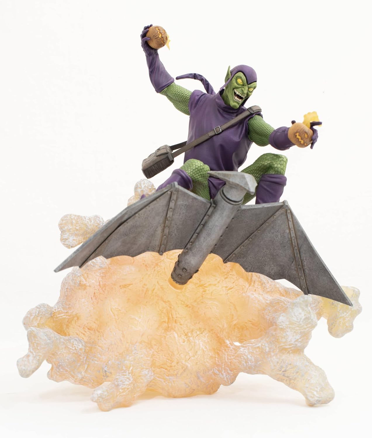 Diamond Select Toys Marvel Gallery Green Goblin Deluxe PVC Statue image number 2