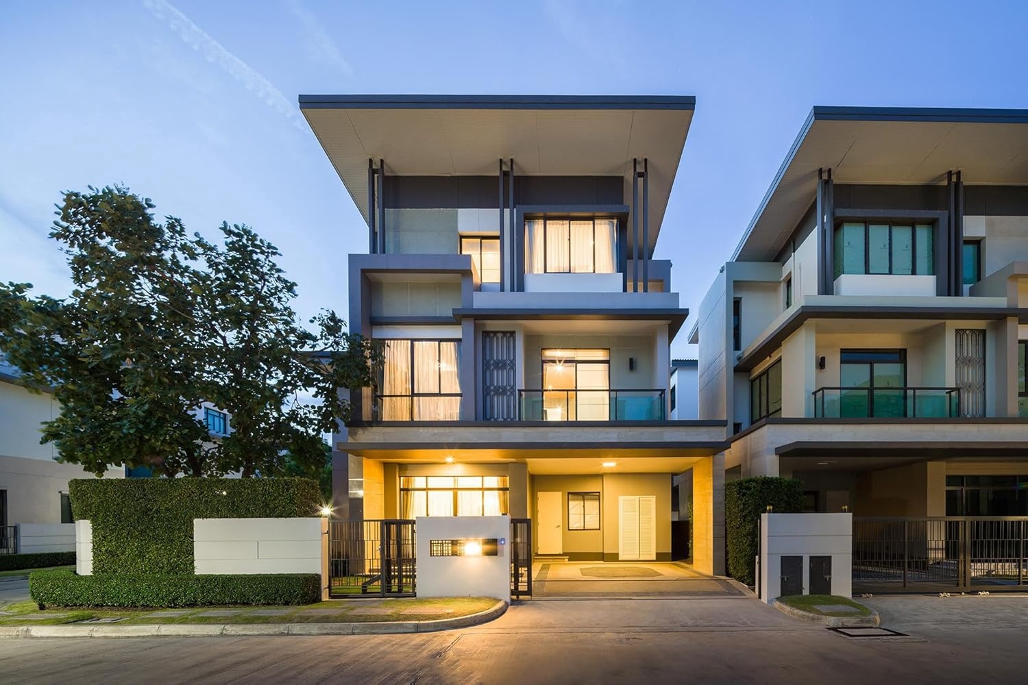 FORGE 1000 Lumens Solar-Powered Outdoor Magic Cube Wall Light image number 6