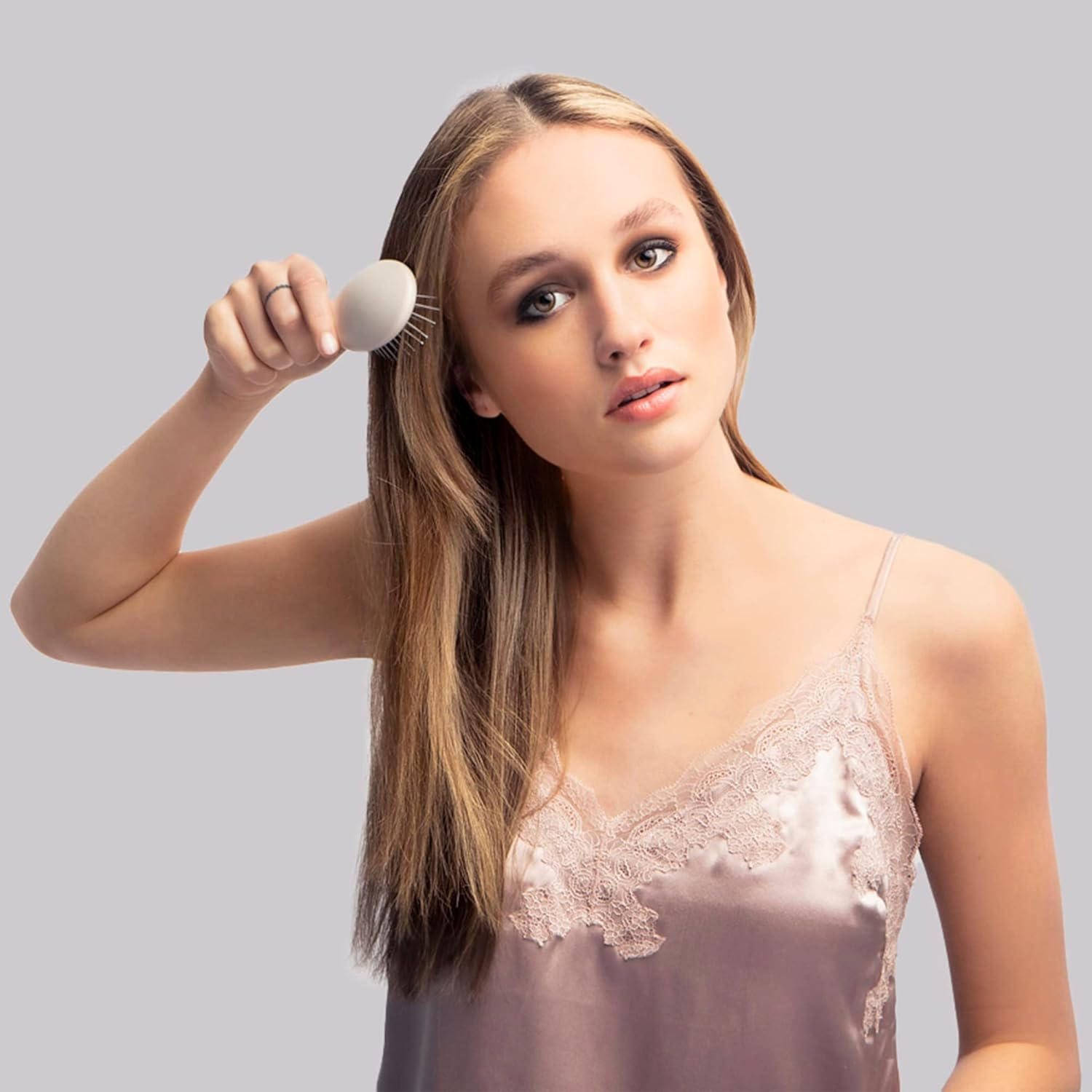 The Hair Edit Smooth & Polish Travel Size Detangling Hair Brush image number 5