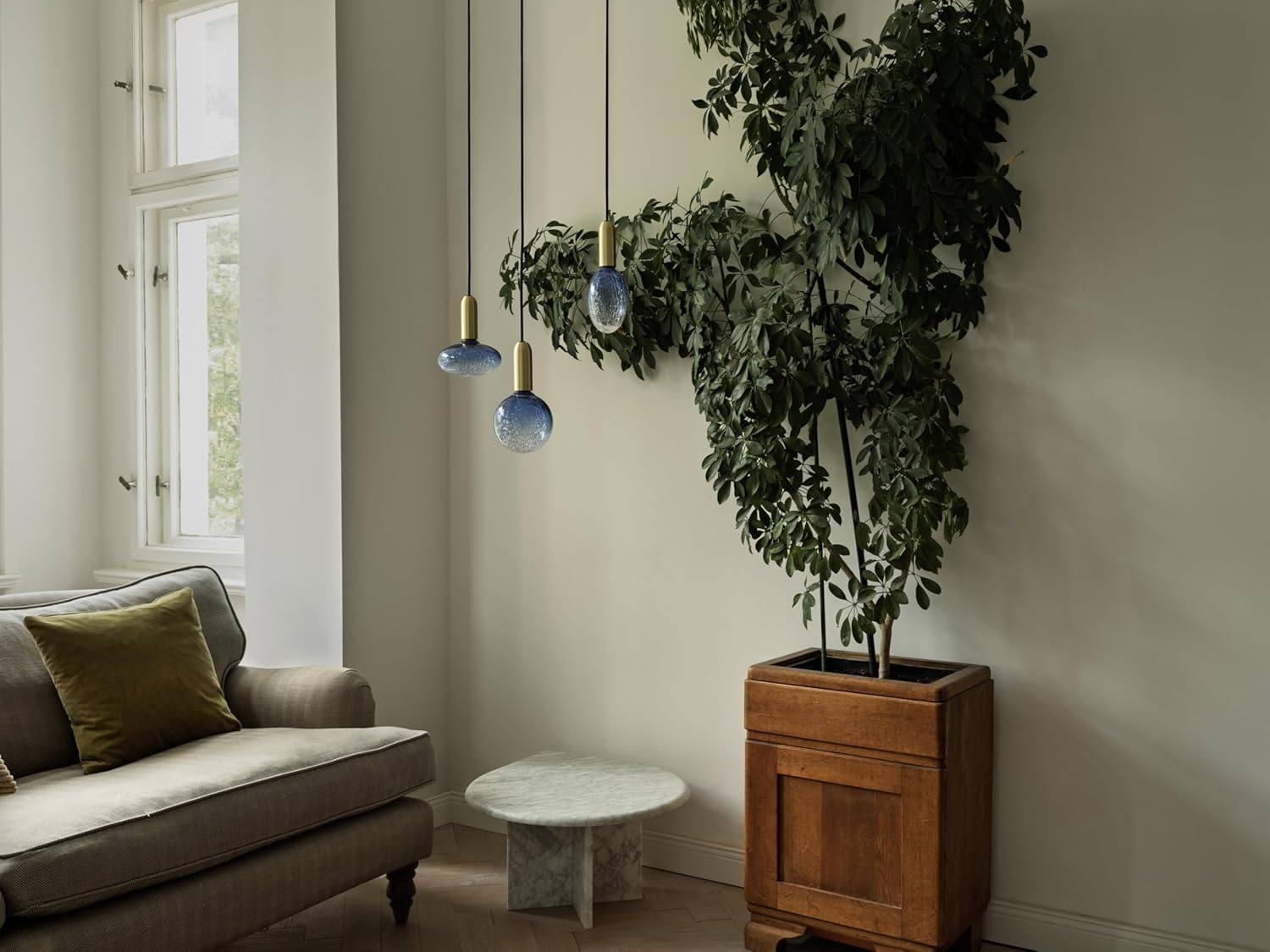 OSRAM Decorative LED Lamp in Cracked Glass in Cracked Glass, Long Blue