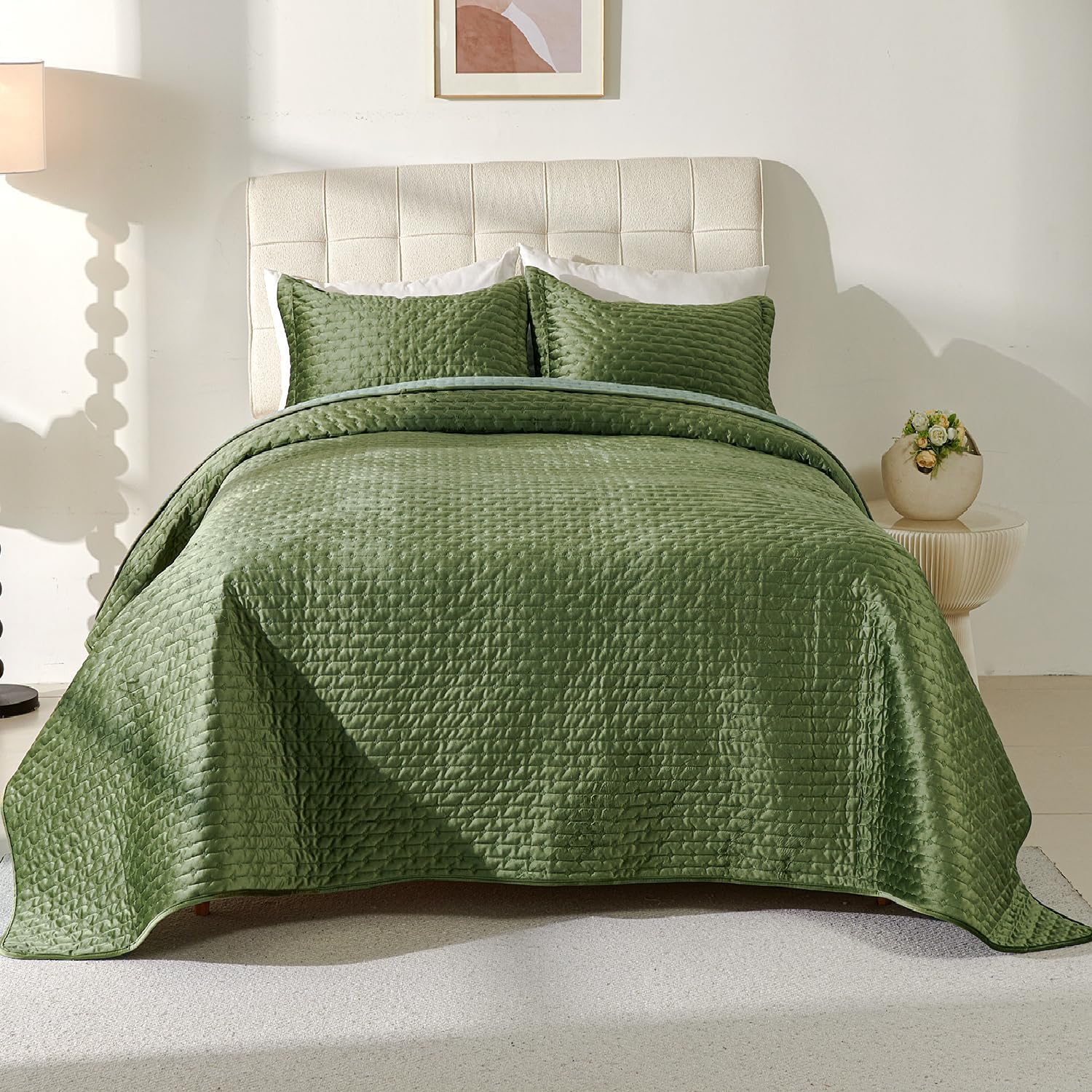 Cmfshape Luxury Velvet Quilt Set King Size,Reversible Quilted Lightweight Velvet Comforter,Ultra Soft Bedspread Coverlet Bedding Set for All Season with 2 Pillow Shams Green(106"X96") image number 1