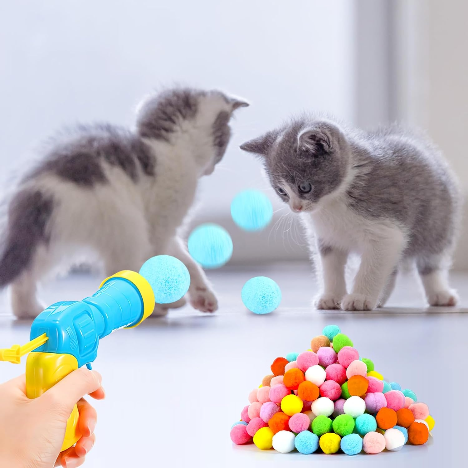 DAWRIS Pack of 2 Cat Toy Ball Gun with 100 Pieces Cat Felt Balls Soft Cat Balls Kitten Pom Poms Ball Interactive Cat Toy Interactive Toy for Cats Training Cats Ball