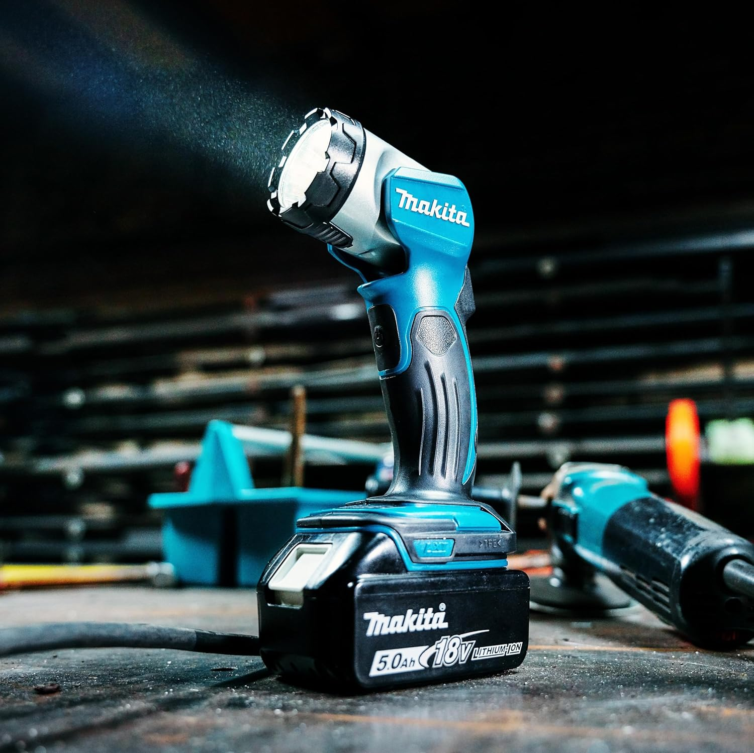 Makita 18V LED Jobsite Torch Tool Only image number 2