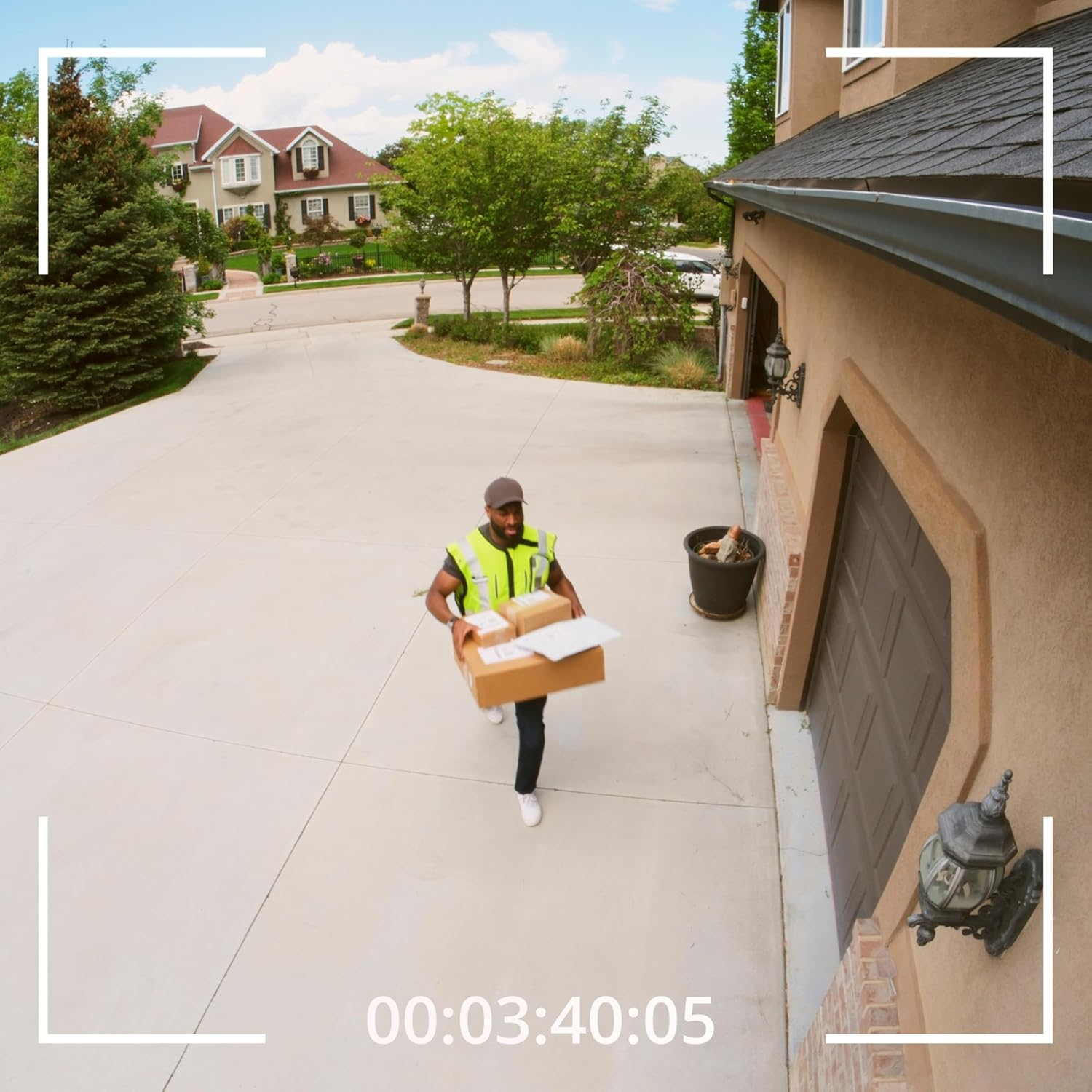 Swann EVO Wireless 2K Security Camera with Solar Panel-100% Wire-Free,Set & Forget Solar Charging,120&deg; View,Night Vision,2-Way Audio,32Gb SD Card,No Subscription Needed,Weatherproof image number 3