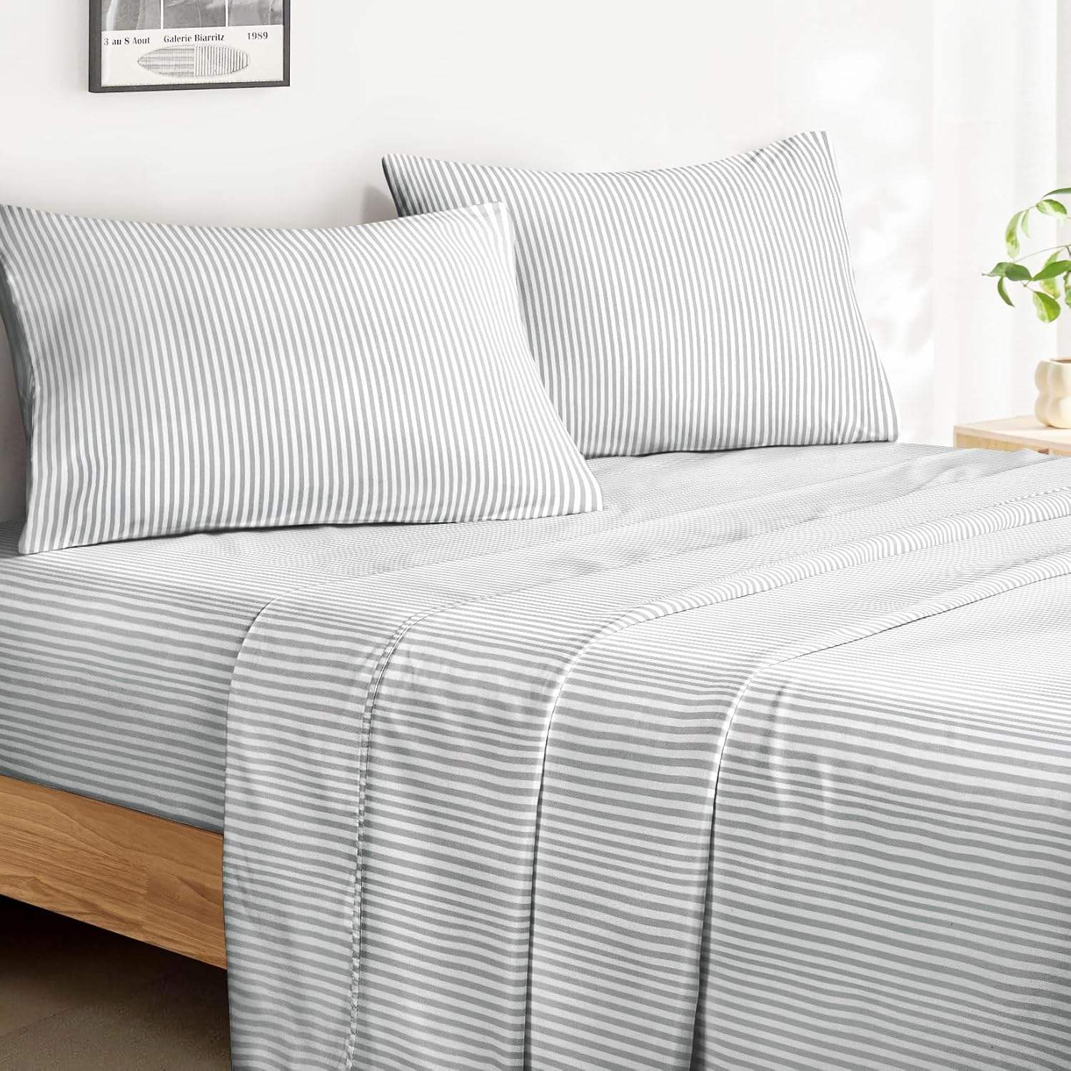 Wake in Cloud - Striped Bed Sheets Set, Ultra Soft Microfiber Ticking Stripes Pinstripe Pattern Printed Bedding, Flat & Fitted Sheet & 2 Pillowcases, 4 Piece, Blue, Queen Size