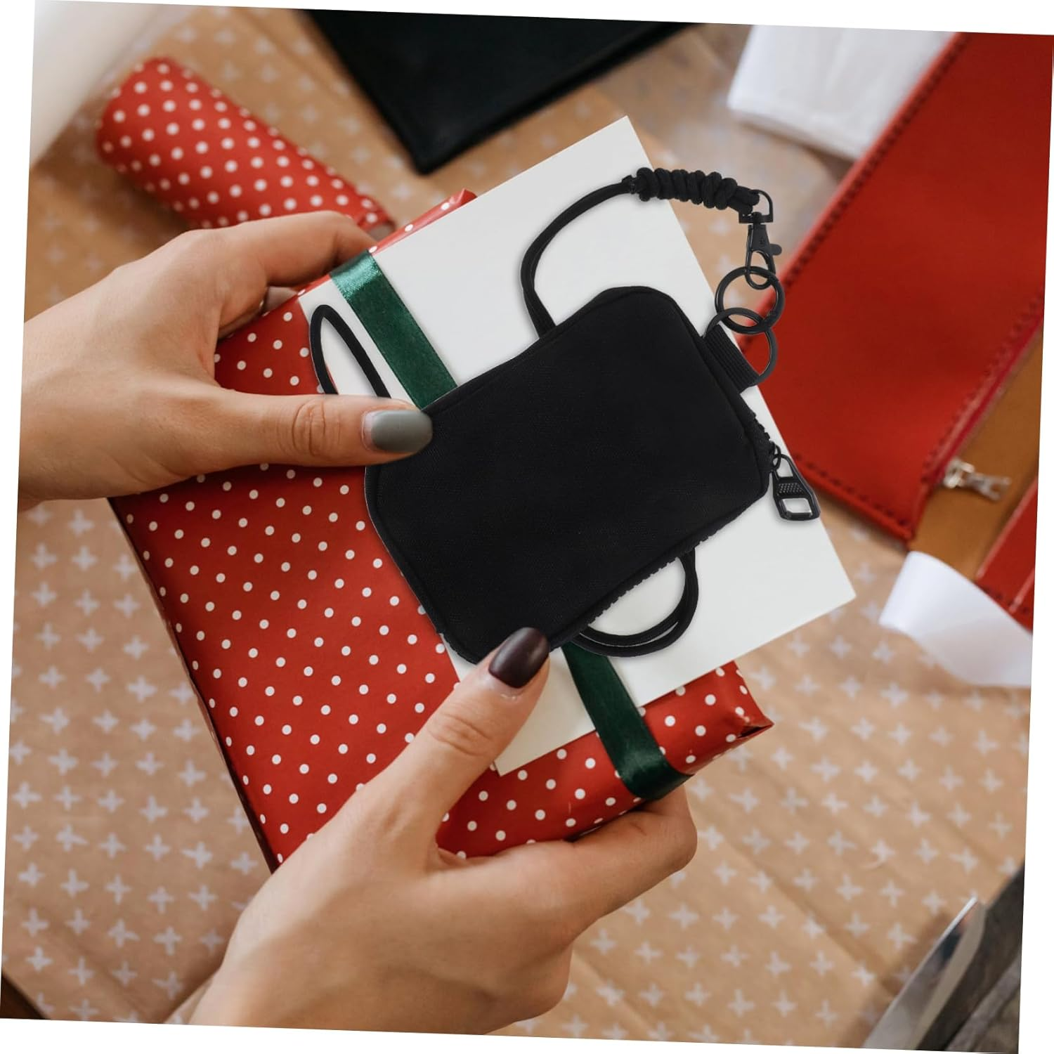 TIDTALEO for Travel Hanging Coin Purse Travel Coin Purse for Daily Use and Sports image number 5