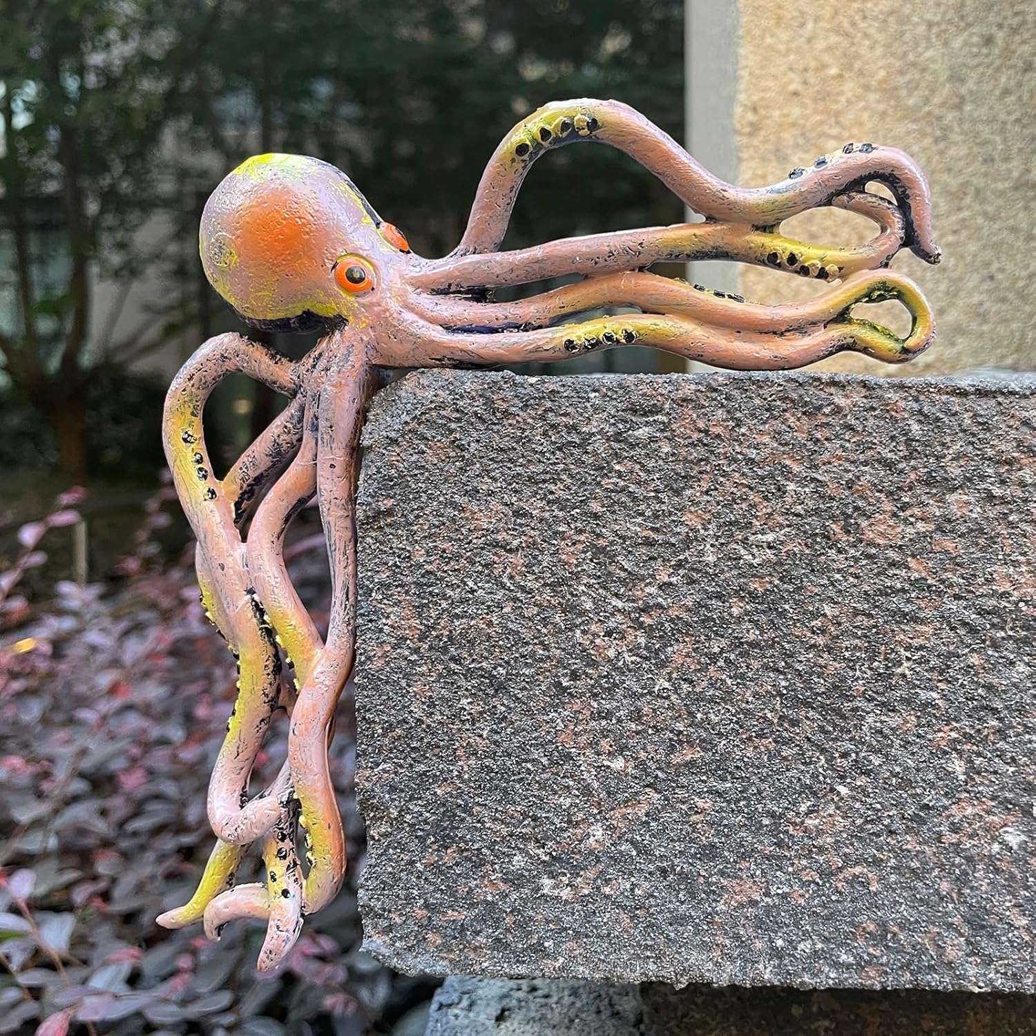Cute Octopus Statue Door Sitter, 5.9 Inch Resin Sea Monster Figurines Wall Sculpture Coastal Beach Home Decor for Lake House Bar Bathroom Ocean Ornaments