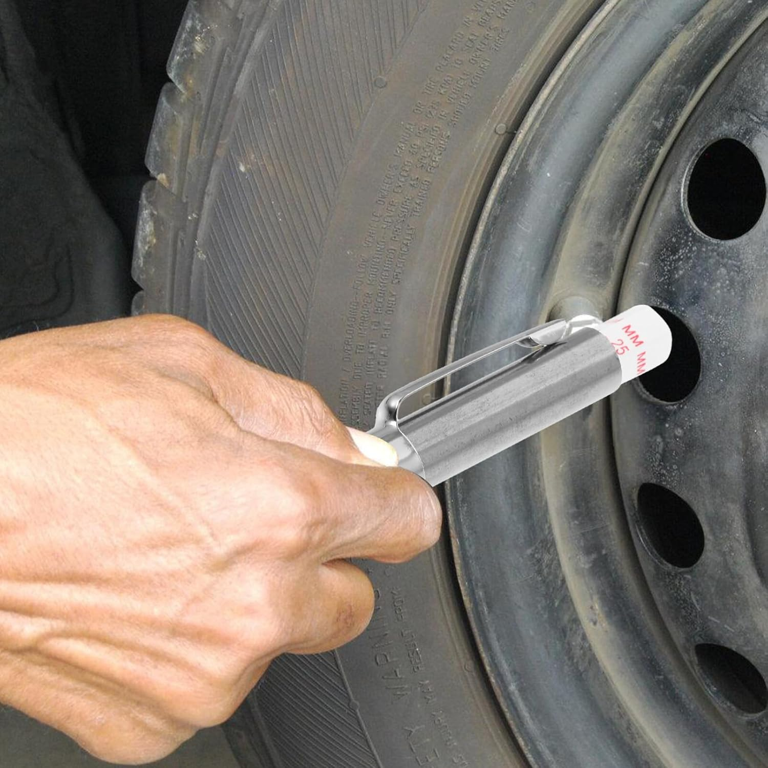 Gatuida Digital Tread Depth Gauge 0-25Mm Accuracy Automotive Tire Depth Tool Easy to Use for Mechanics Enthusiasts