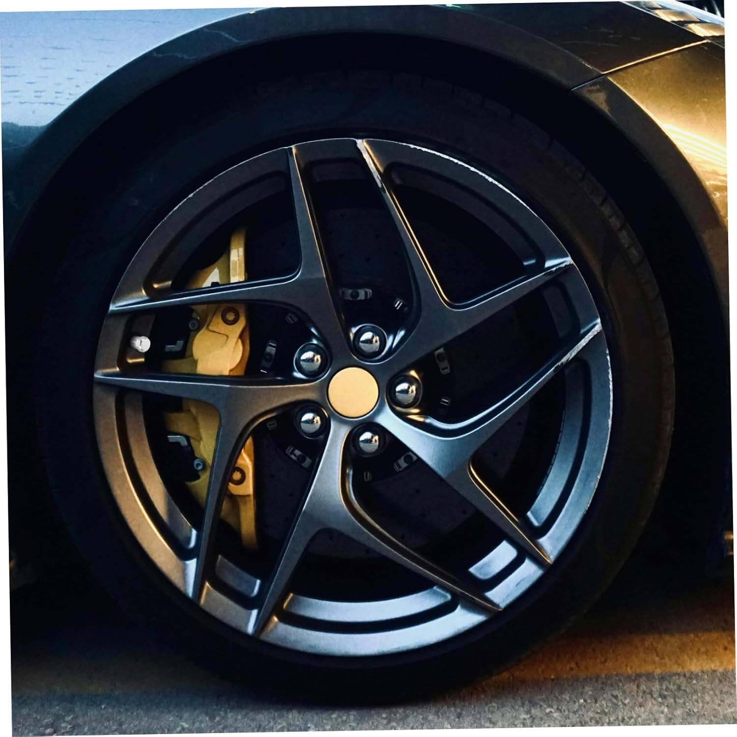 Amosfun 20Pcs Valve Stem Caps Tire Valve Covers Car Wheel Stem Caps Dustproof Covers for Automotive Wheels Trucks Bikes Replacement Accessories image number 4