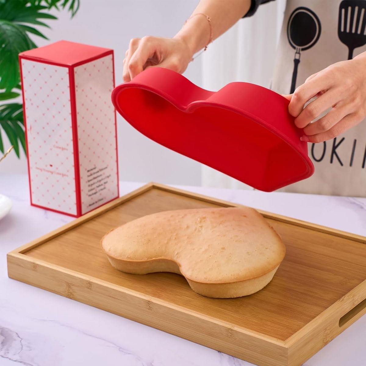 AIMALL 4PCS Heart Silicone Cake Mould Set, 2Pcs X 4 Inch & 2Pcs X 7 Inch, Pink Food-Grade Non-Stick Baking Tray, Reusable Love Shape Bakeware for Layered Rainbow Cakes image number 3