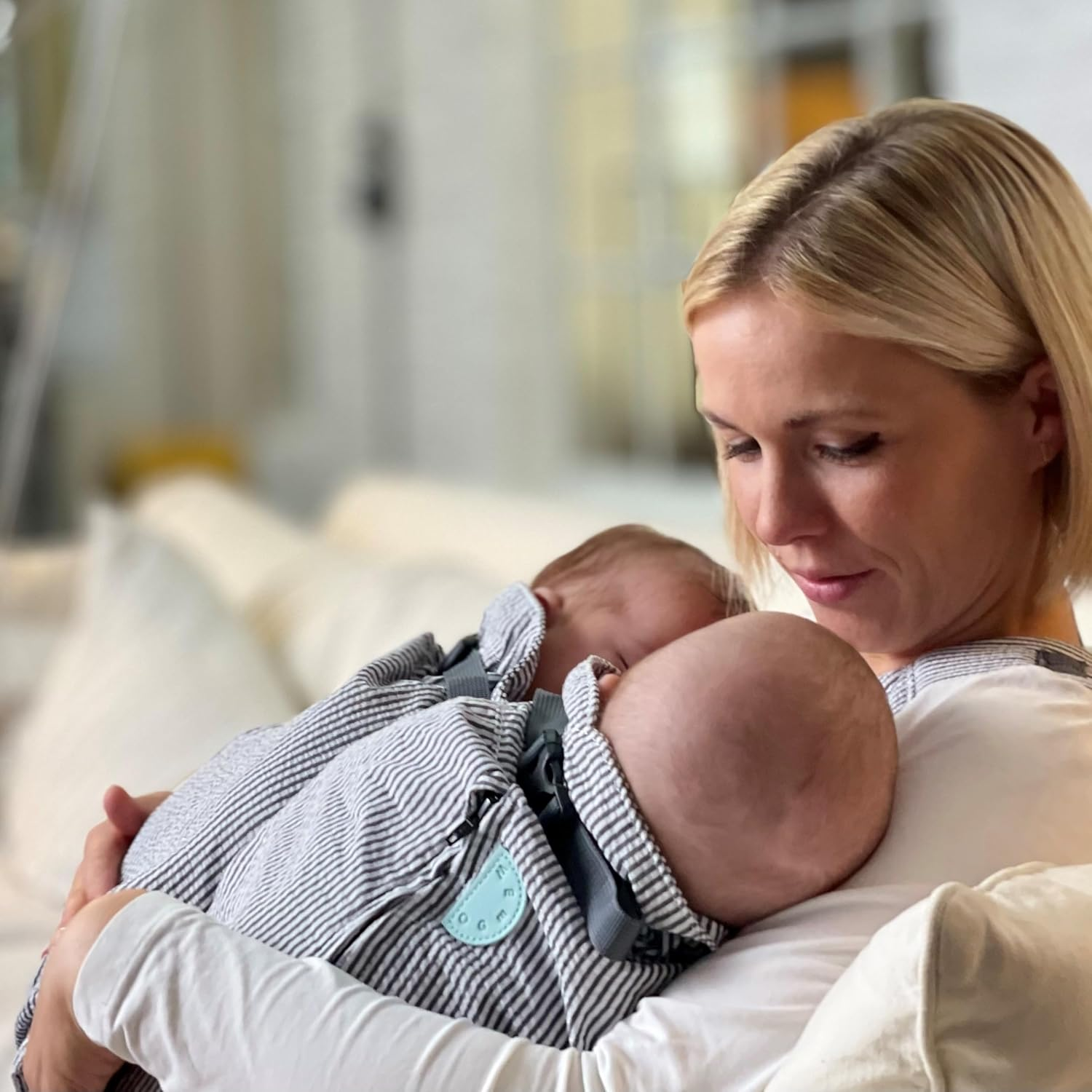 Weego Twin Grey & White Seersucker Baby Carrier for Twins Directly from Birth (From 1,800 G) - Blue Pepita image number 3