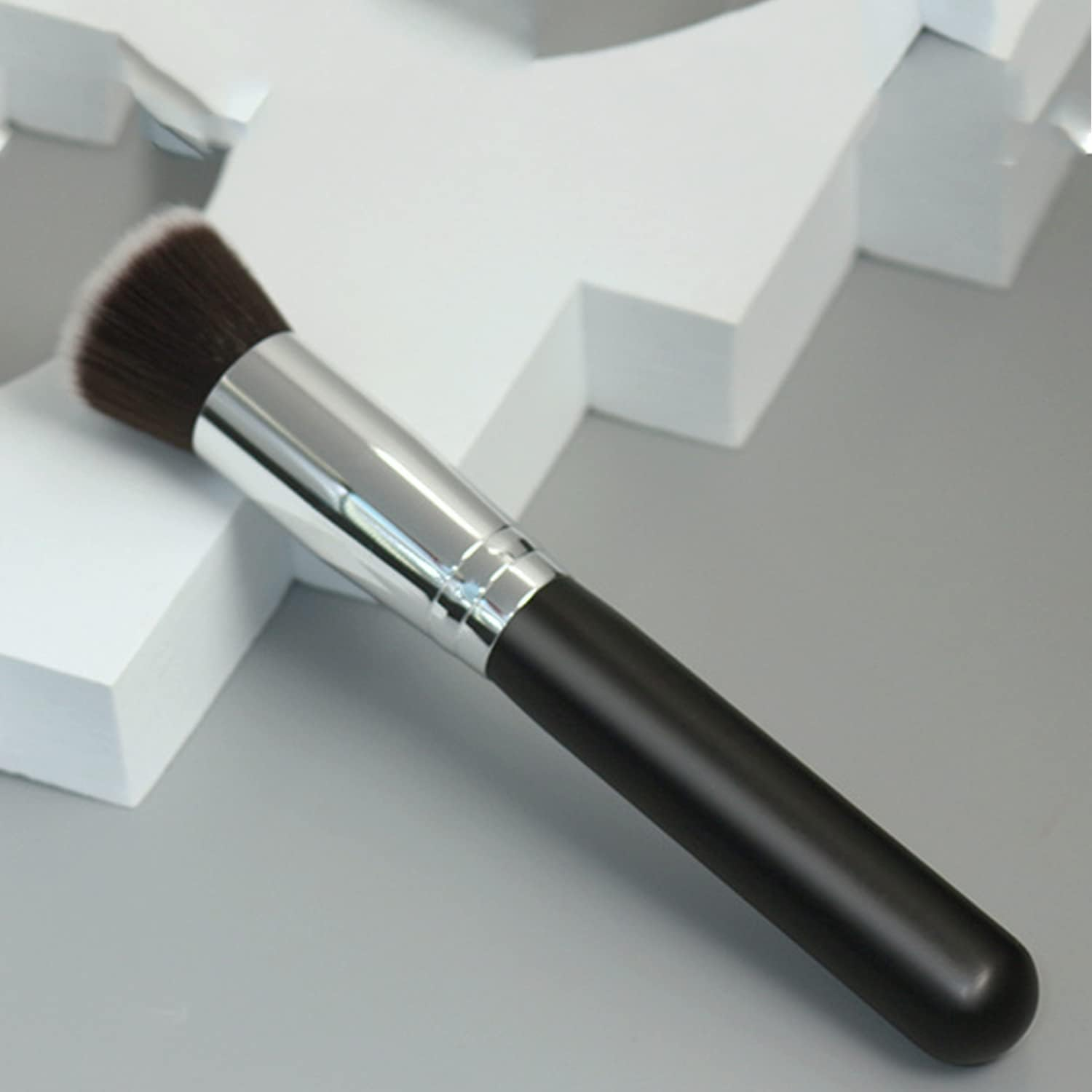 Ksvsonrvi Flat Kabuki Foundation Brush, Soft Premium Makeup Brush Cosmetic Tool, Black