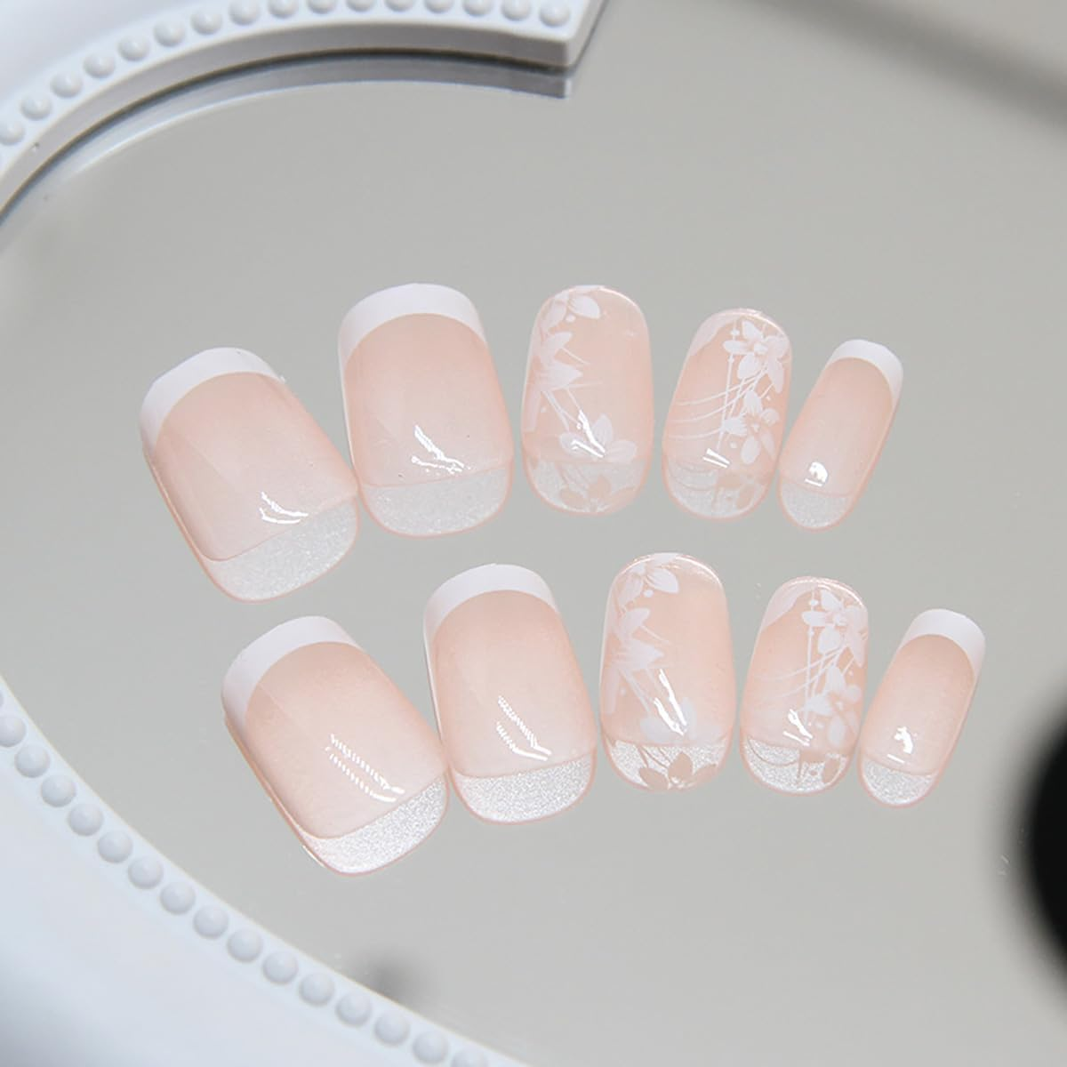 Mumoo Bear White French Tip Press on Nails Short Square Fake Nails,Spring Summer White Flower Glue on Nails Nude Glossy Coffin False Nails Design Artificial Acrylic Nail Stick on Nails for Women Decoration 24Pcs image number 5