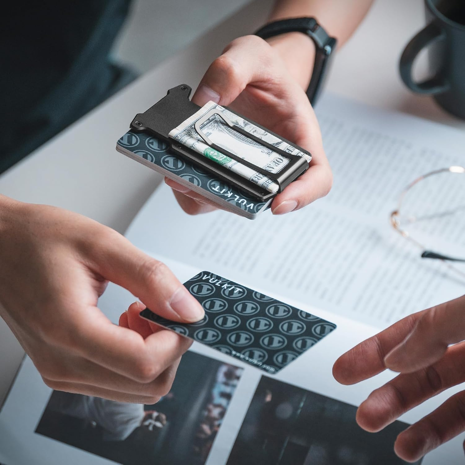 VULKIT Minimalist Slim Wallet for Mens with Money Clip- RFID Blocking Metal Wallet - Classic Brown image number 5