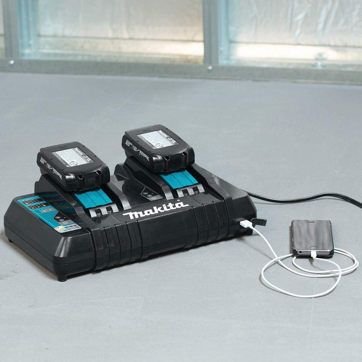 Makita 18V Same Time Dual Port Rapid Battery Charger with 2 X 5.0Ah Battery image number 3