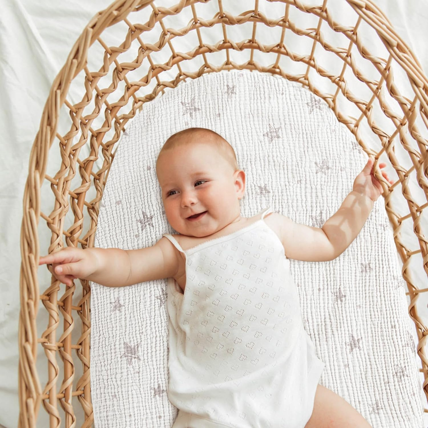 Bearmoss Muslin Bassinet Sheets 2 Pack - 100% Cotton Breathable Universal Fitted Bassinet Sheets 33&rdquo;X17&rdquo; Fit for Oval Rectangle or Hourglass Bassinet Mattress(Cream Star)