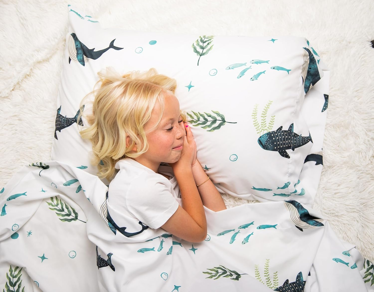 Where the Polka Dots Roam Nautical Ocean Full Bedding Set - 4 Piece Super Soft Kids Bed Set with Fitted Sheet, Flat Sheet, and Pillowcases - Underwater Sea Creatures Design for Boys Girls Room D&eacute;cor image number 3