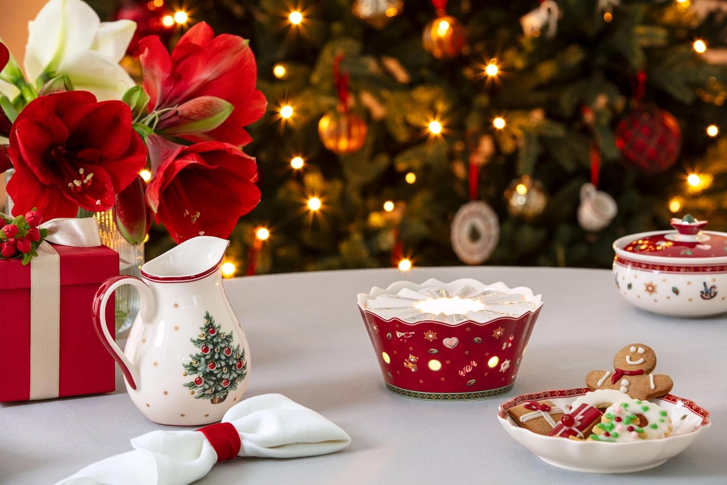 Villeroy & Boch - Toy'S Delight Multi-Coloured Tea Warmer, Tea Warmer, Christmas Tableware, Christmas Pattern, Premium Porcelain image number 1