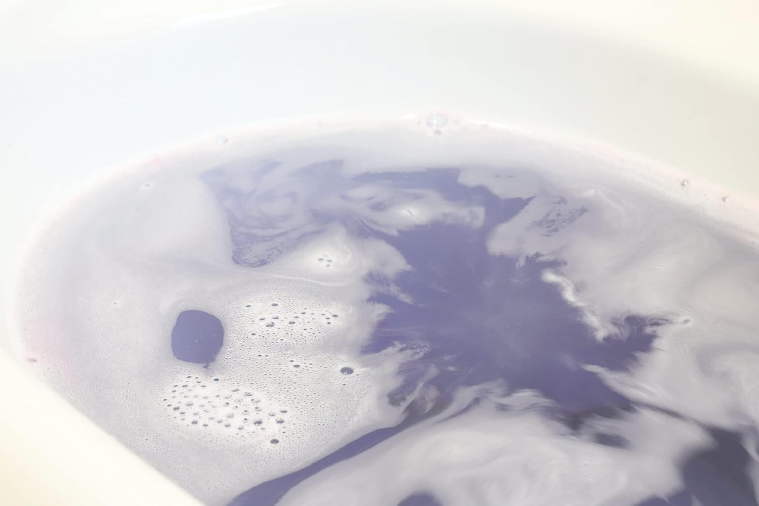 Toyland&reg; Pack of 10 Lip Shaped Bath Bombs - Swirling Rainbow Colours! Party Bag Fillers image number 5