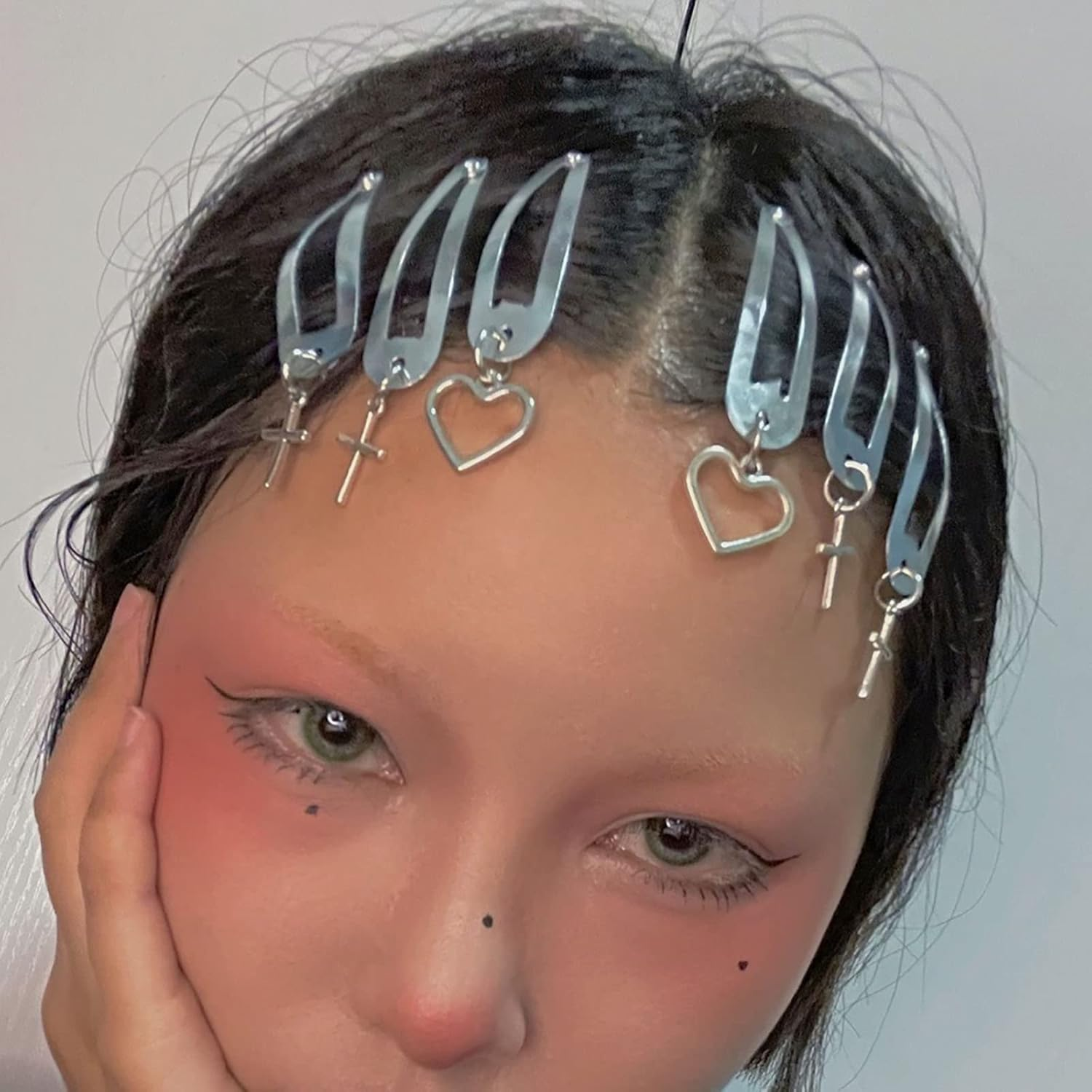 Tseenyi Cross Snap Hair Clip Heart Hair Snap Clip Barrette Clip Cross Heart Pendant Hair Clips Silver Metal Hair Clip Cross Bang Clip Side Clip Hair Accessories for Women and Girls Gifts image number 5