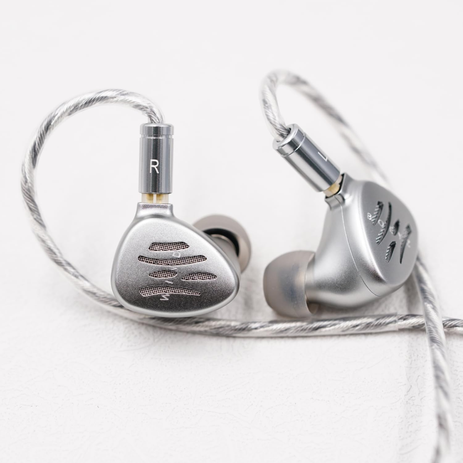 Wind Silver (3.5Mm) Earphone Case Included