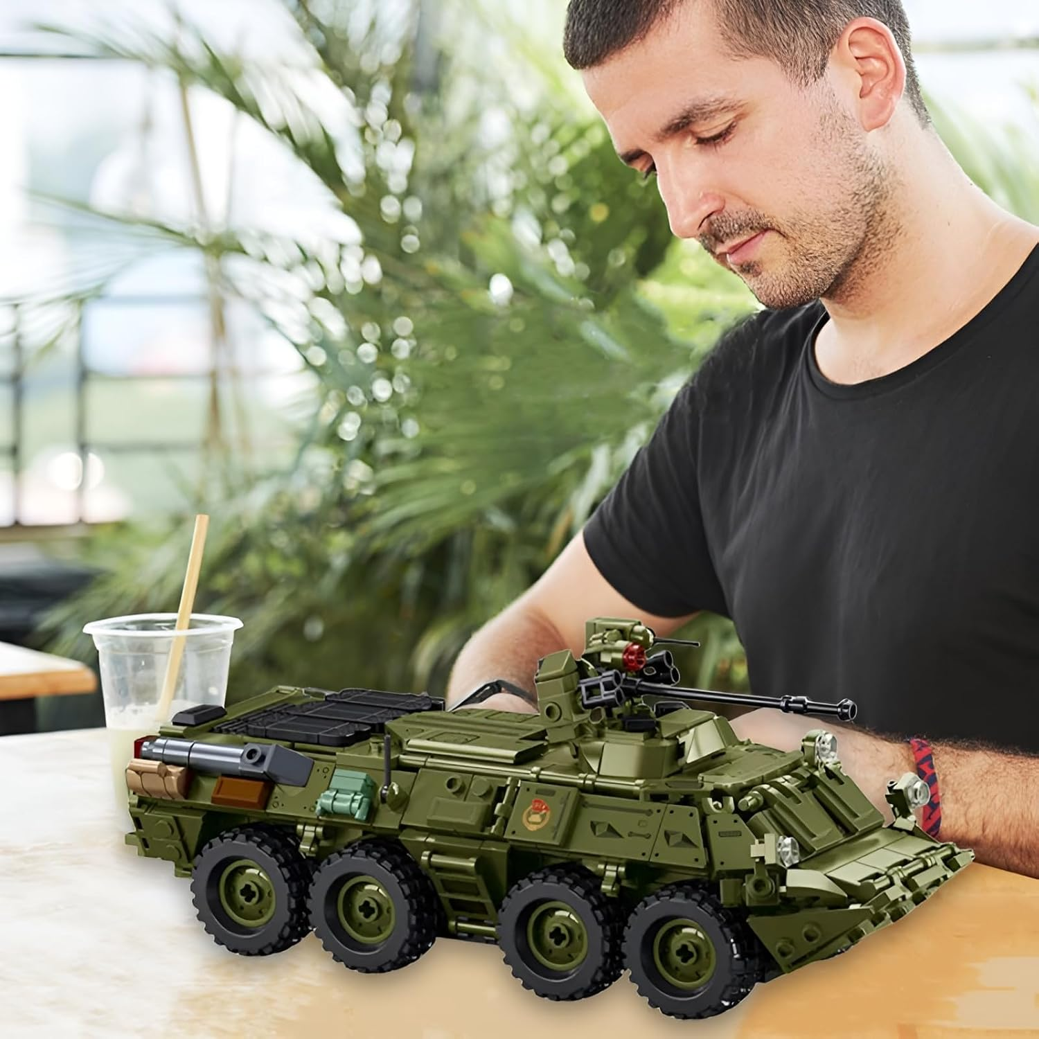 Fuleying Military Building Blocks Kit, 1: 35 BTR-80AS Infantry Combat Vehicle Clamping Blocks, 619 Pieces Army Armoured Tank Model Toy for Adults Children Aged 8+ image number 5