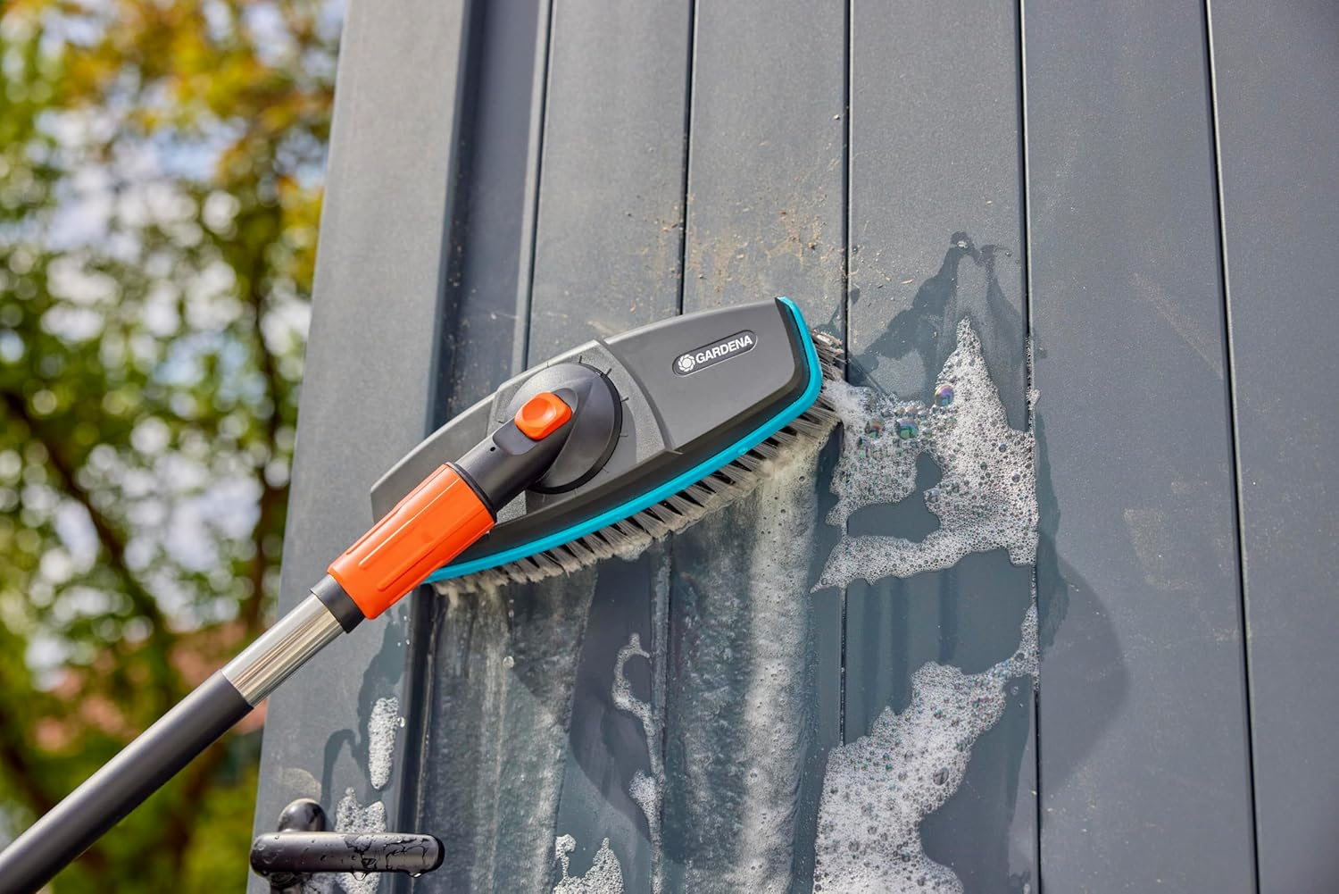 Gardena Cleansystem Soft, Long-Handled Brush: Brush for Cleaning Sensitive Surfaces, Soft Bristles, Swivelling, for Connection to Cleansystem Handle, Ideal for Larger Surfaces (18810-20) image number 2