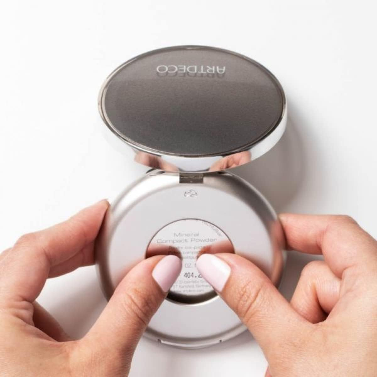Artdeco Hydra Mineral Compact Foundation 10 G, 70 Fresh Beige - Color_6 image number 7