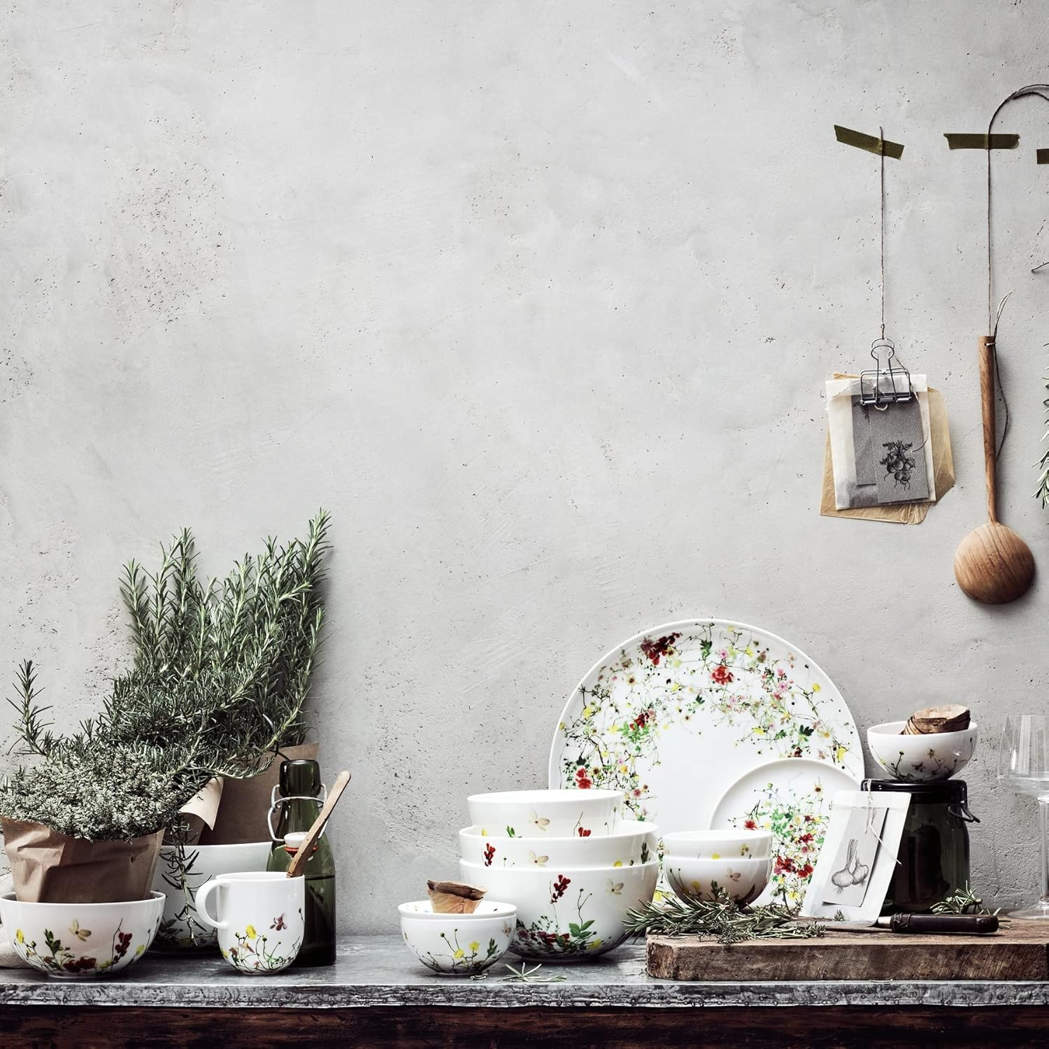 Brillance Fleurs Sauvages Set of 6 with Combination Cups and Coupe Plates image number 4