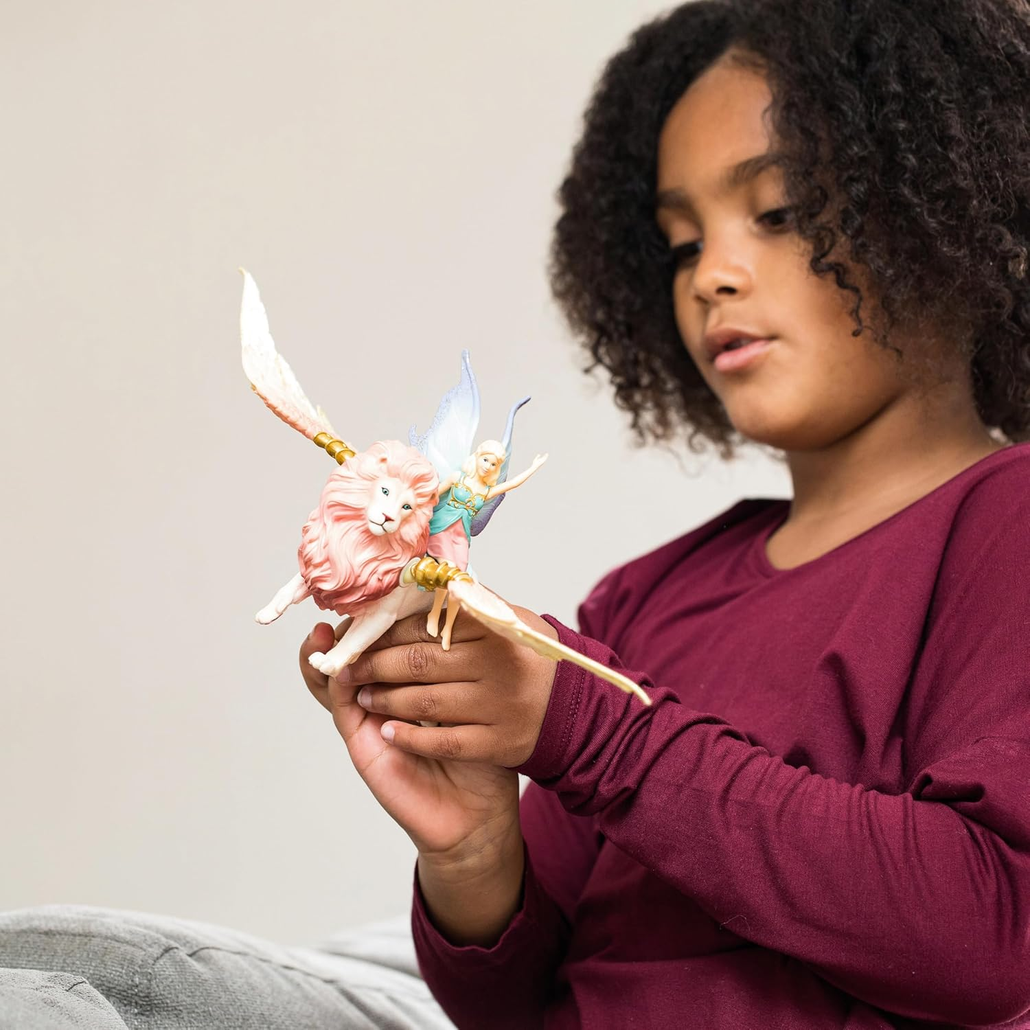 Schleich - Fairy in Flight on Winged Lion image number 3