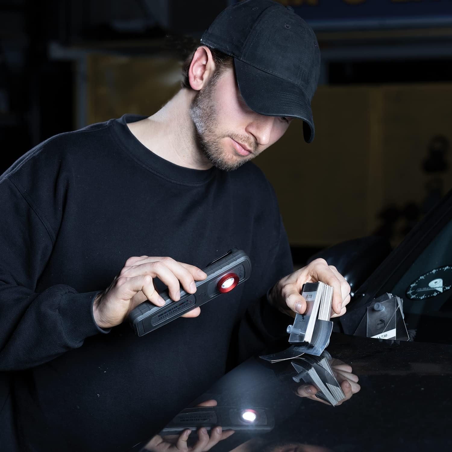 SCANGRIP SUNMATCH 4, Rechargeable Handheld LED Work Light for Detailing and Color Match, 500 Lumen, Stepless CCT Scan 2500K to 6500K, Built in Magnet and Pocket Clip, Waterproof (IP65), Diffuser image number 3