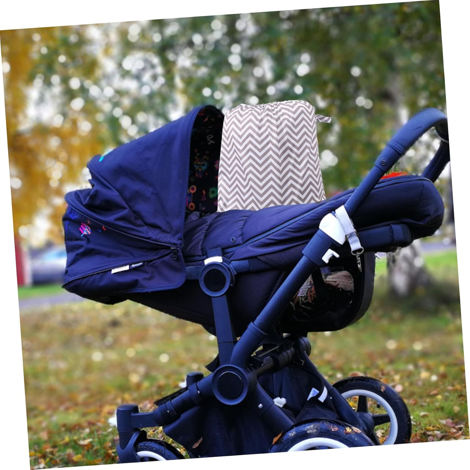 Reusable Diaper Pail Wet Bag Elastic Mouth Diaper Holder Portable Storage Bag for Cloth Napkin Storage for Changing Station image number 3