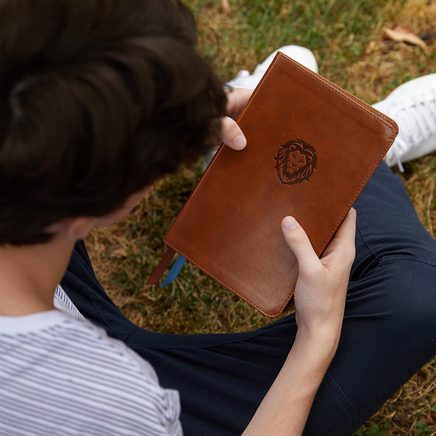 KJV Thinline Bible Youth Red Letter Edition [Brown]: Holy Bible, King James Version image number 3