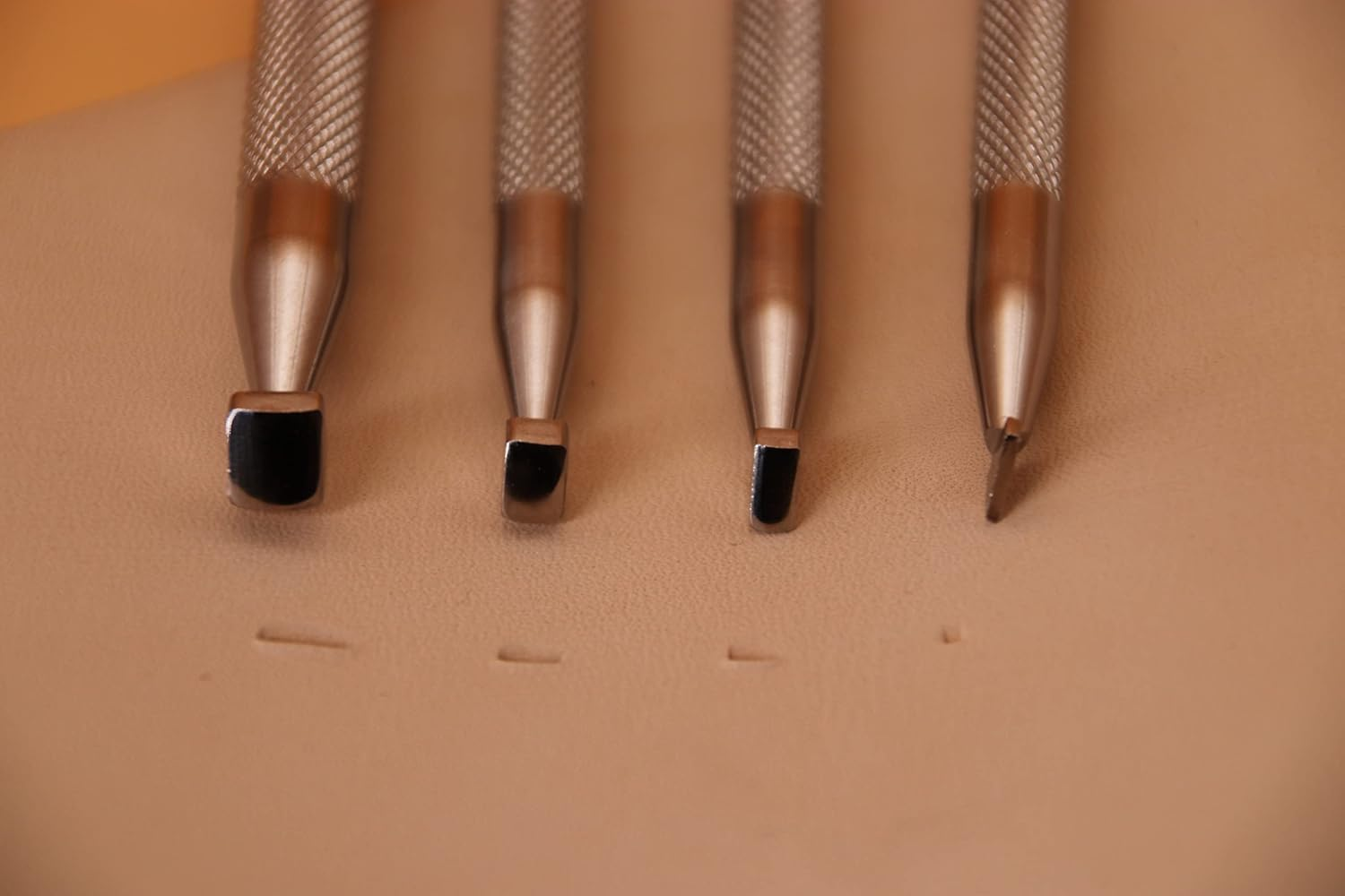 Smooth Angle Beveler Leather Stamping Tool Beveling Set 4Pcs Undercut Beveler Stamps 304 Stainless Steel Carving DIY Leathercrafts Kit image number 4