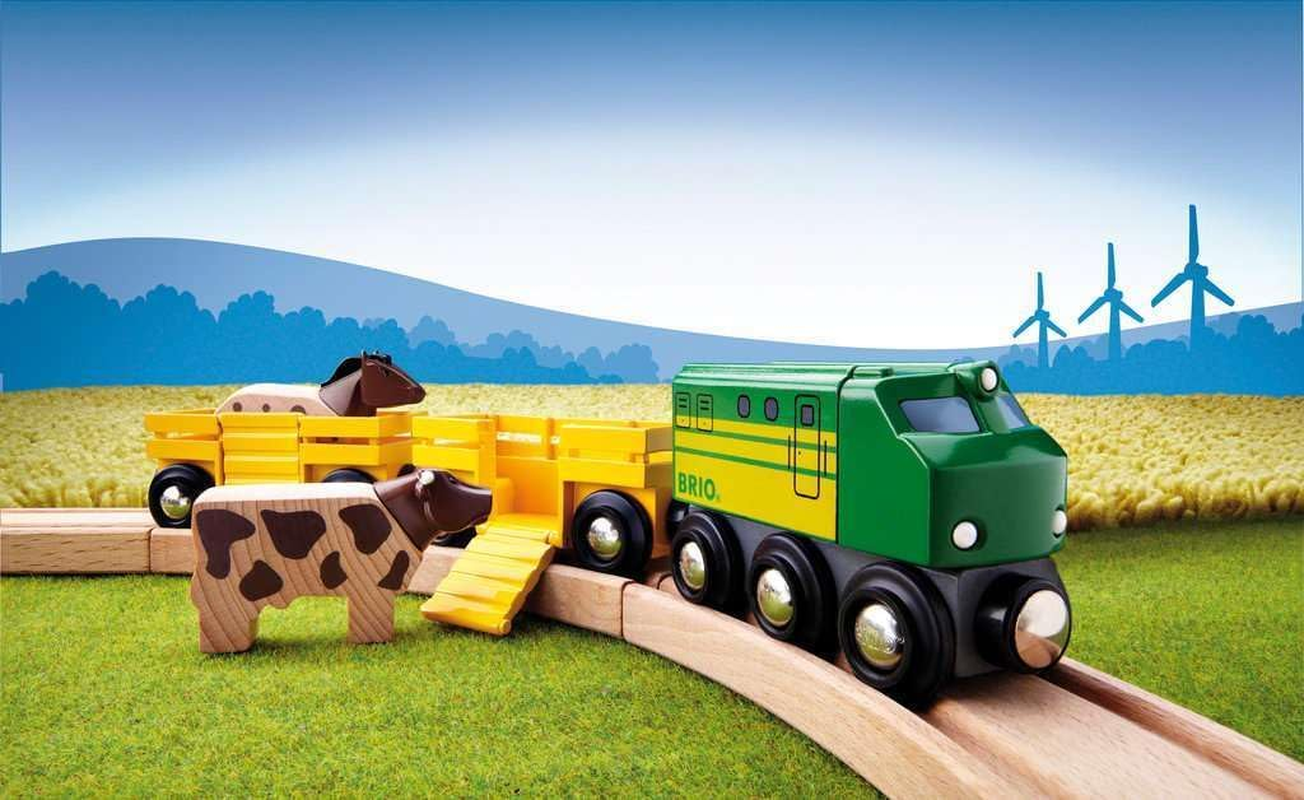 BRIO World 33404 - Farm Train 5 Pieces &ndash; Wooden Cargo Train Set with Animal & Farm Accessories &ndash; Magnetic Railway Toy for Kids Ages 3+ &ndash; Compatible with BRIO Tracks