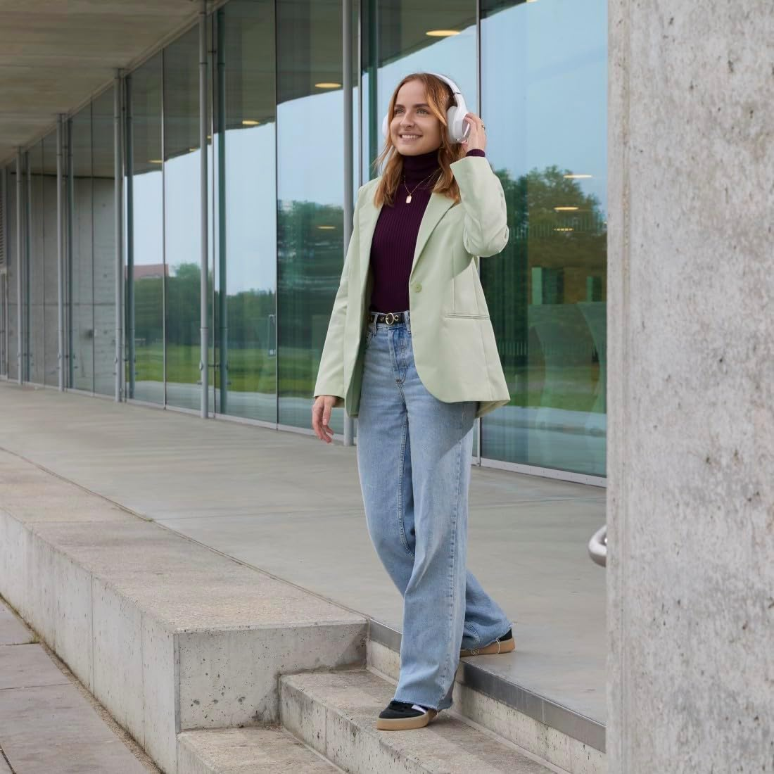 Hama Spirit Calypso II Over-Ear Wireless Headphones with 60 Hours Battery, Extra Bass, Multipoint Connection, Voice Assistant Compatibility, Foldable, White image number 4