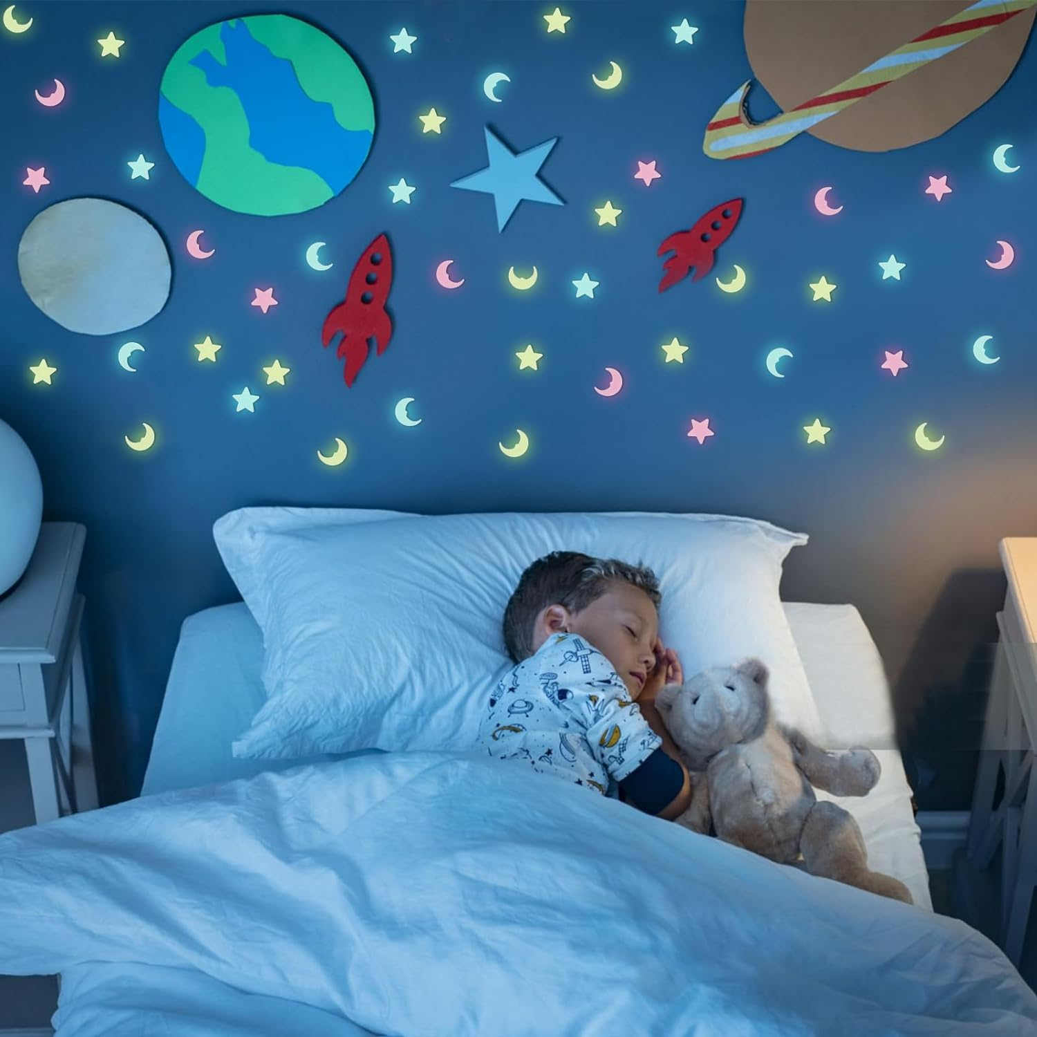 Geeric 100Pcs Star Moon Wall Decals Home Decoration, Glowing Wall Decals Decor Stickers Glow in the Dark Star for DIY Kids Bedding Room Party Birthday Gift Bedroom Sticker Decor Walls DIY Decoration image number 5