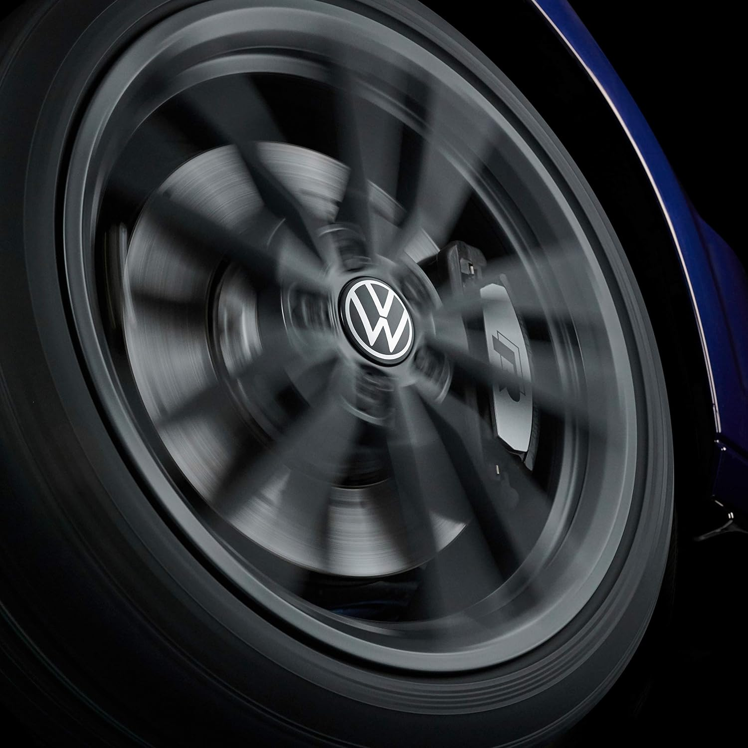 Volkswagen 000071213D LM Rim Dynamic Hub Cap with Standing Logo in Driving