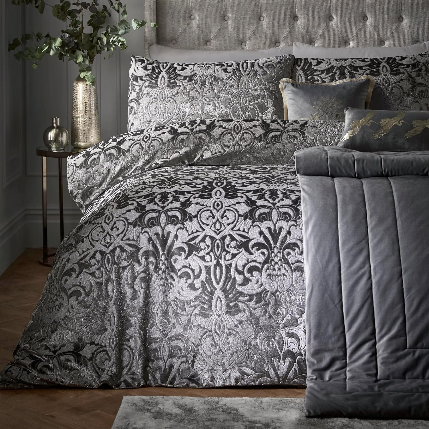 Laurence Llewelyn-Bowen Slate Grey Embossed Damask Duvet Cover - Super King Size (260 X 220Cm) - 2 Pillowcases - Luxury Grey Velvet Jacquard Bedding Set