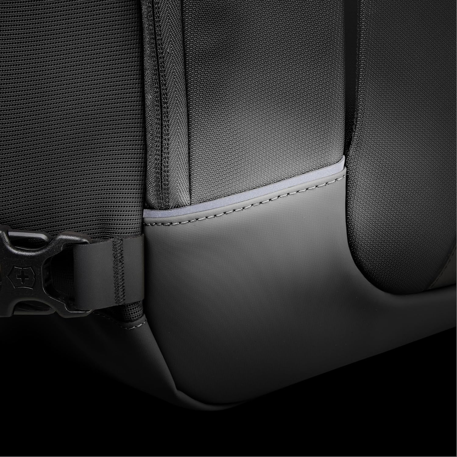 [Victorinox] Altmont Modern City Daypack Backpack, Detachable Laptop Sleeve, 15.6 Inches, Sound Pocket for Earphones, 16L, Antibacterial Lining, Multifunctional, Commuting to Work, Business Trips image number 6