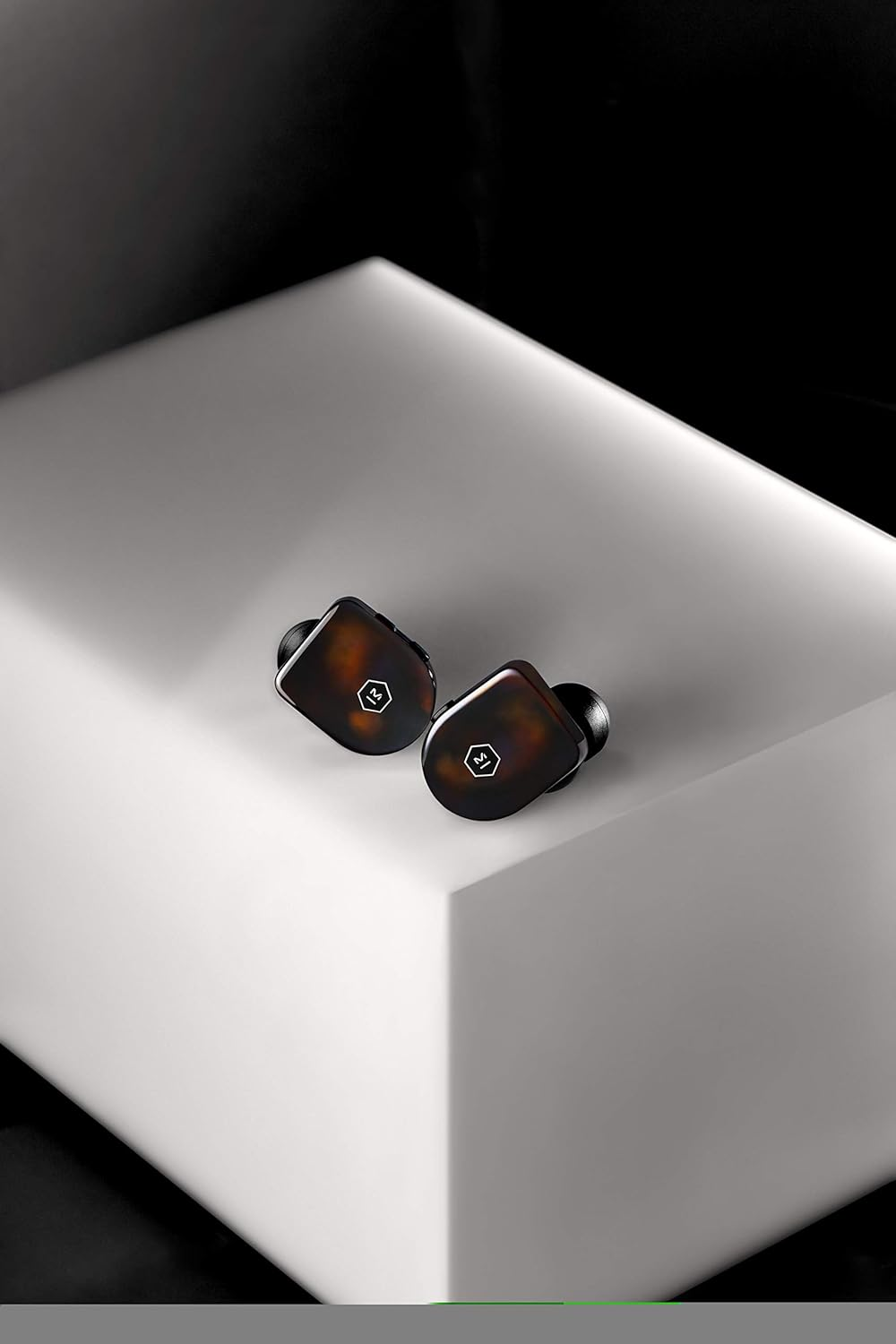 Master & Dynamic MW07 True Wireless In-Ear Earphones, with Stainless Steel Charging Case, Tortoise Shell - Grey Terrazzo image number 7