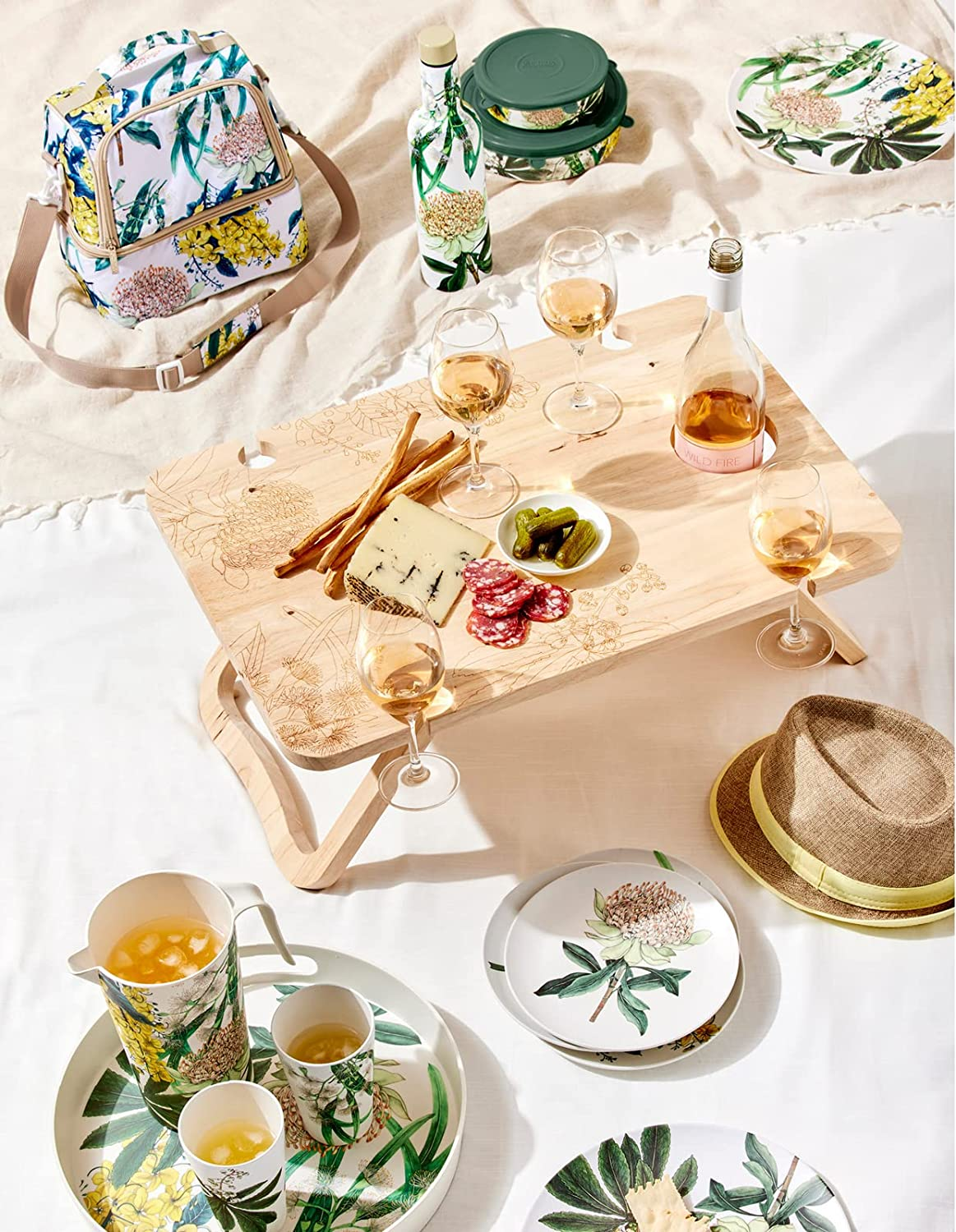 Maxwell & Williams the Blck Pen Golden Summer Insulated Picnic Bag with Basket Base Large