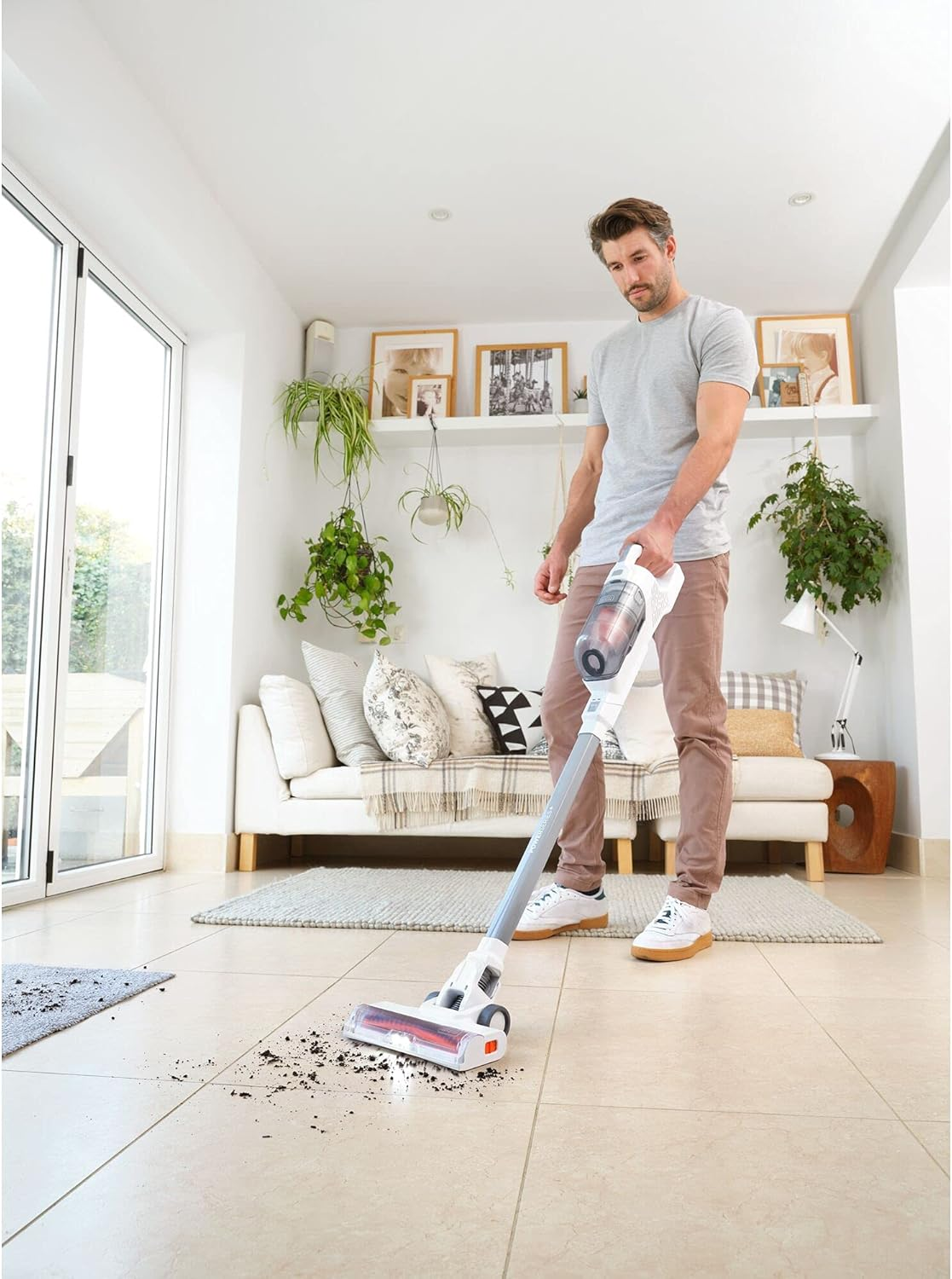 BLACK+DECKER 18V 2-In-1 Powerseries+ Stick Vacuum image number 3