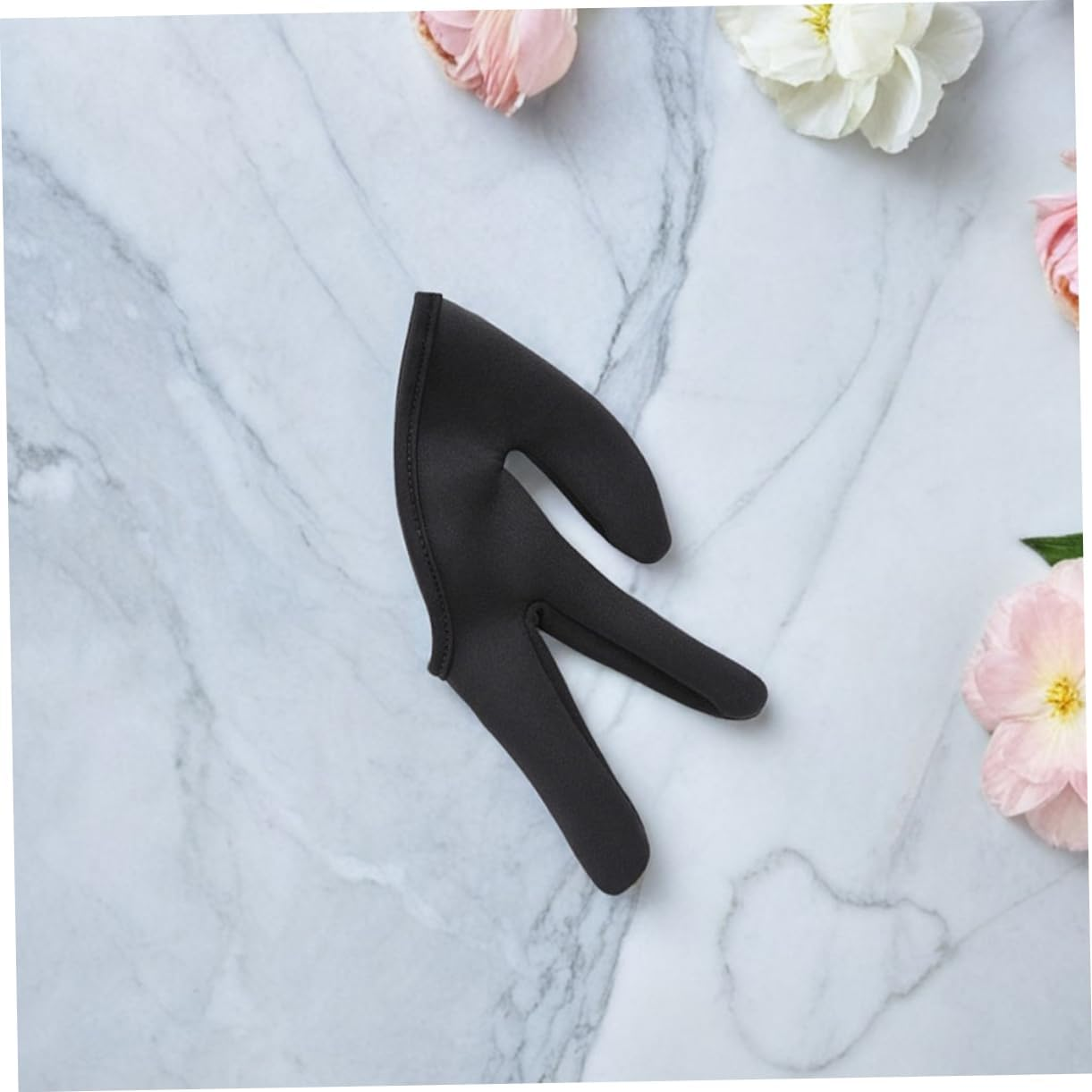 Heat Resistant Curling Wand Gloves 2Pcs Three Finger Covers for Hair Styling Straightener Protection Suitable for Home and Salon Use image number 4